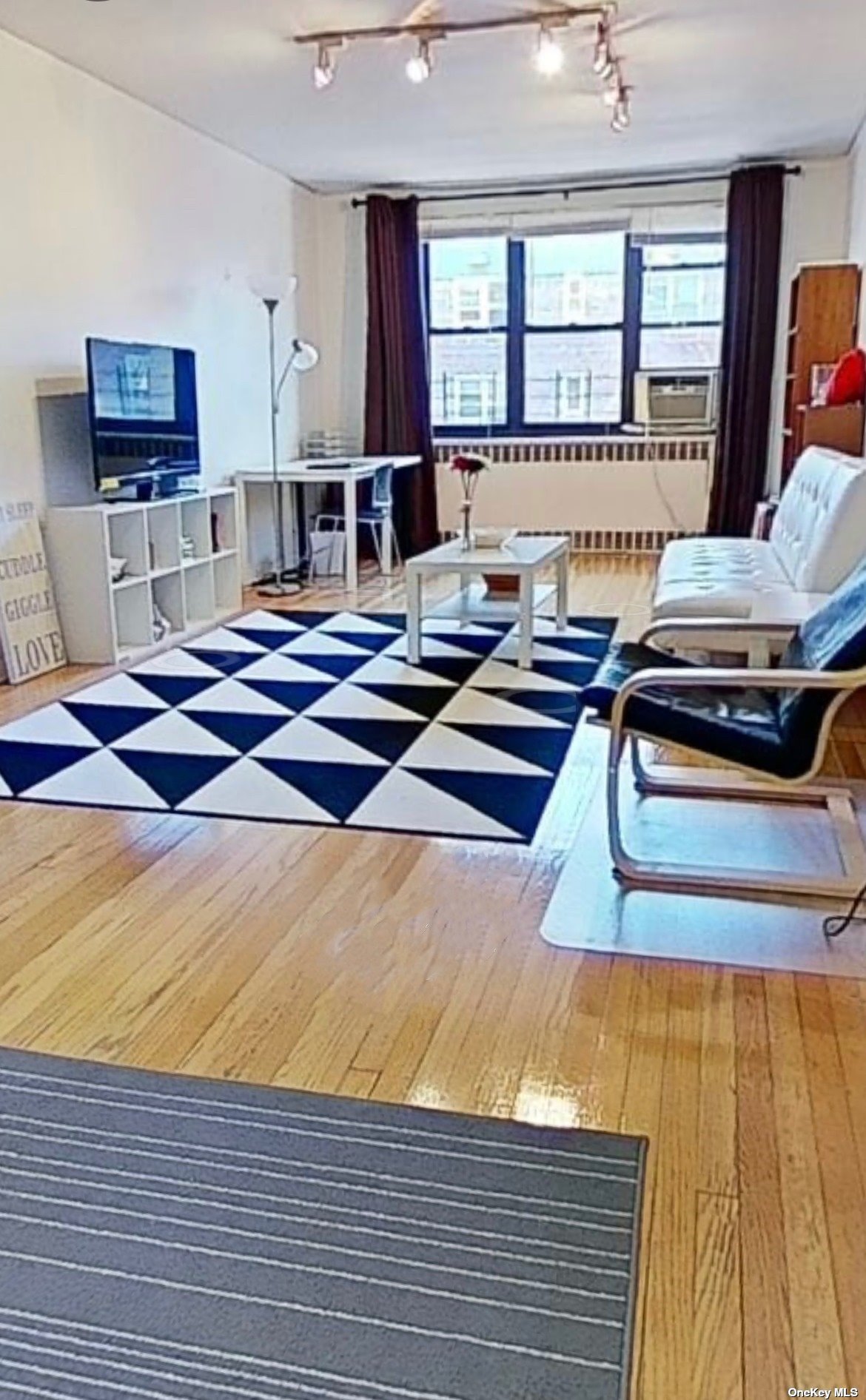 #1 photo, 67-35 Yellowstone Boulevard, 皇后區 森林小丘 Forest Hills , NY 11375