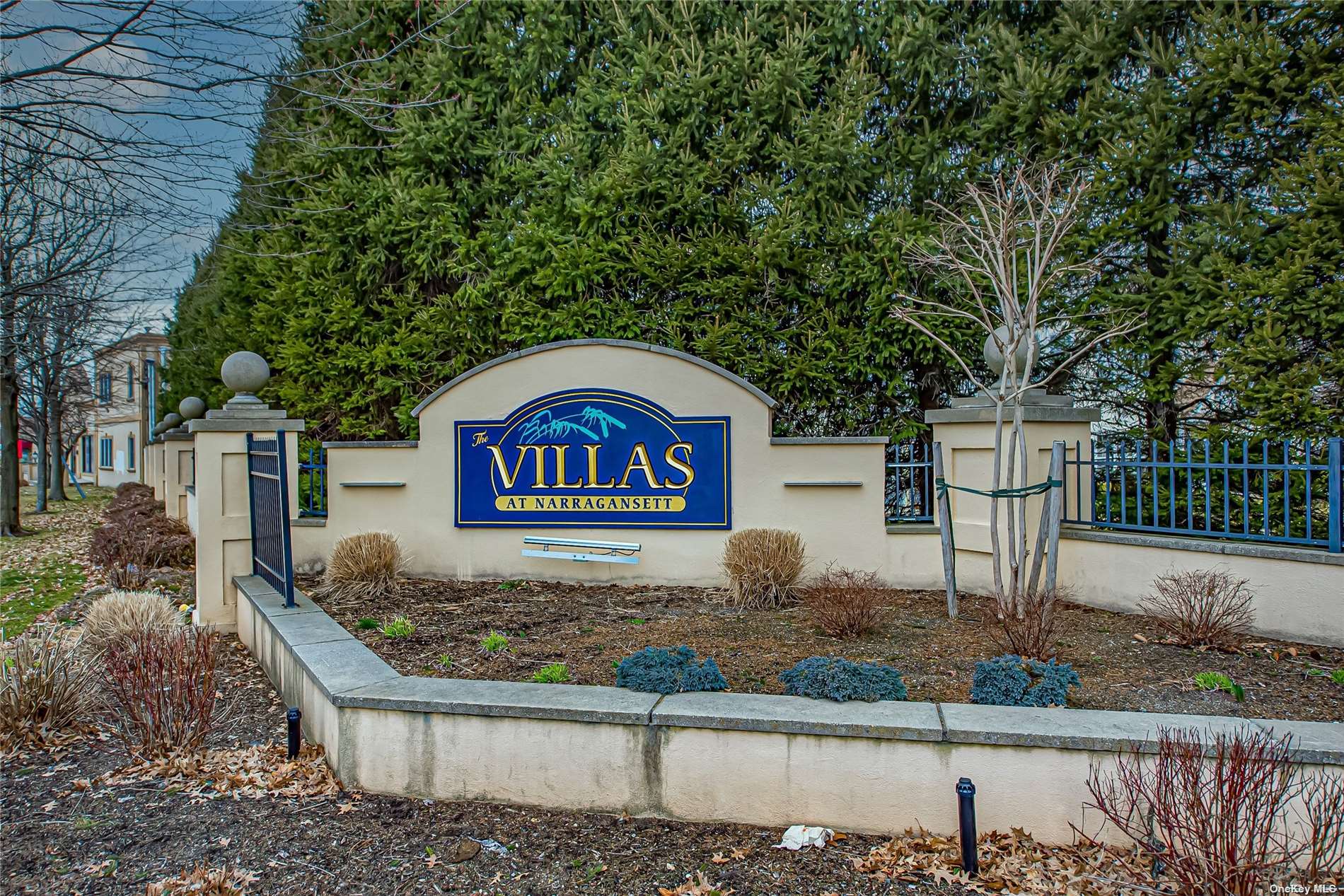 #1 photo, 711 Narragansett Vil Drive, 東長島 Lindenhurst , NY 11757