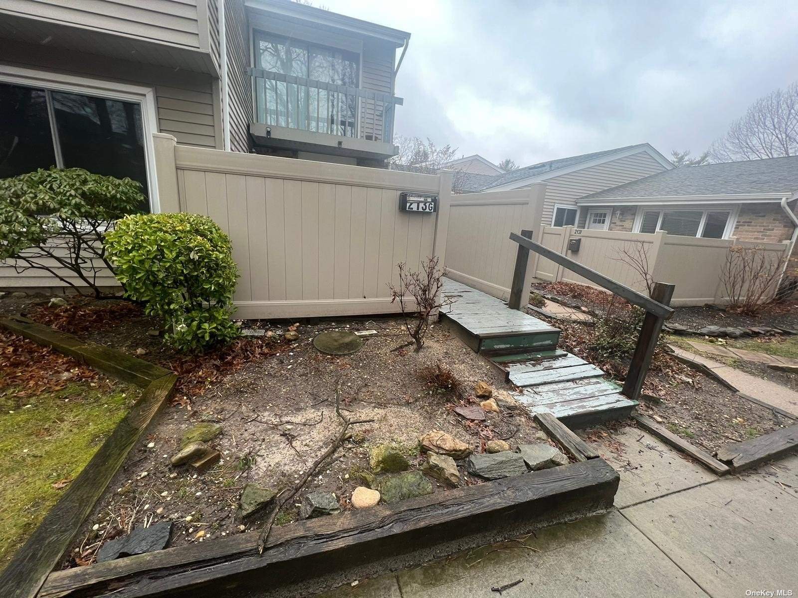 #1 photo, 213 Springmeadow Drive, 東長島 Holbrook , NY 11741