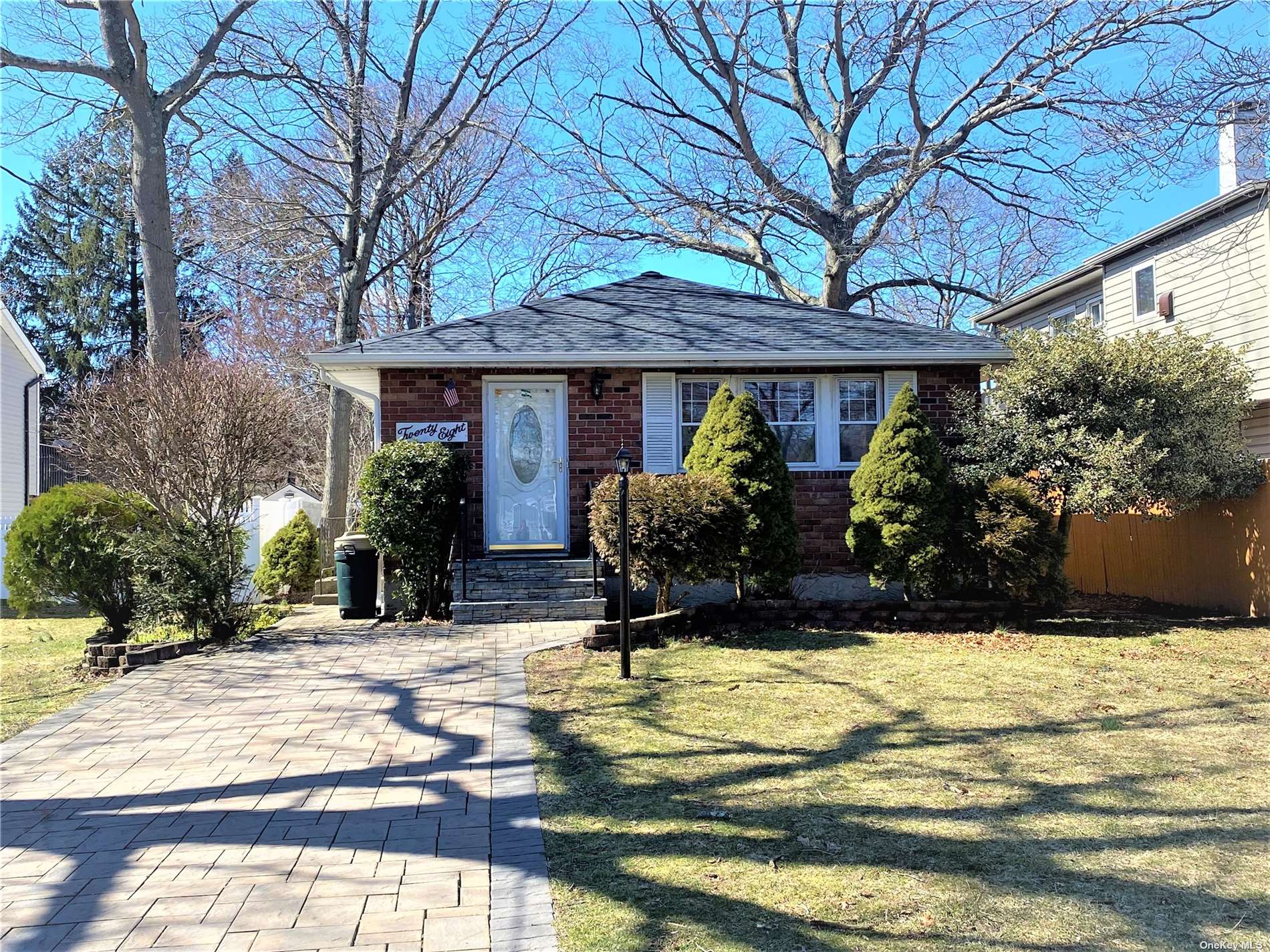 #1 photo, 28 Lake Promenade, 東長島 Ronkonkoma , NY 11779