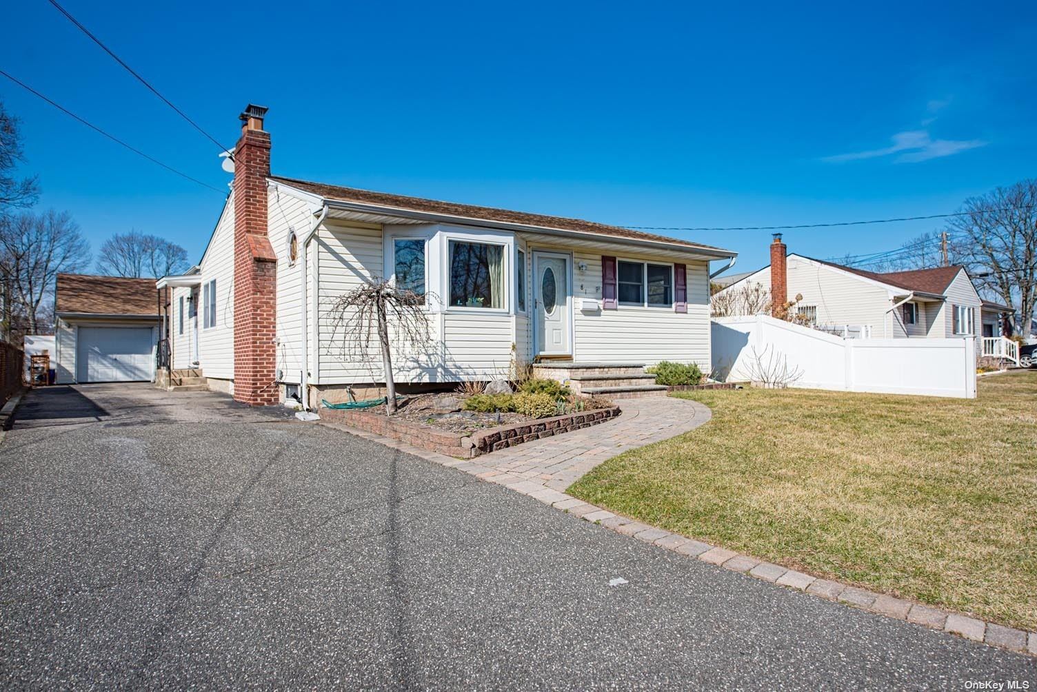 #1 photo, 81 Liberty Avenue, 東長島 North Babylon , NY 11703