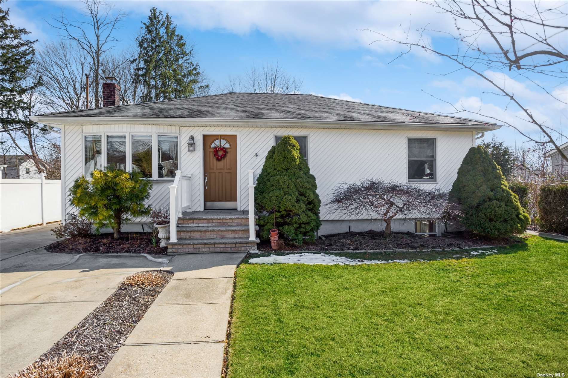 #1 photo, 24 Mapleton Avenue, 東長島 Farmingville , NY 11738