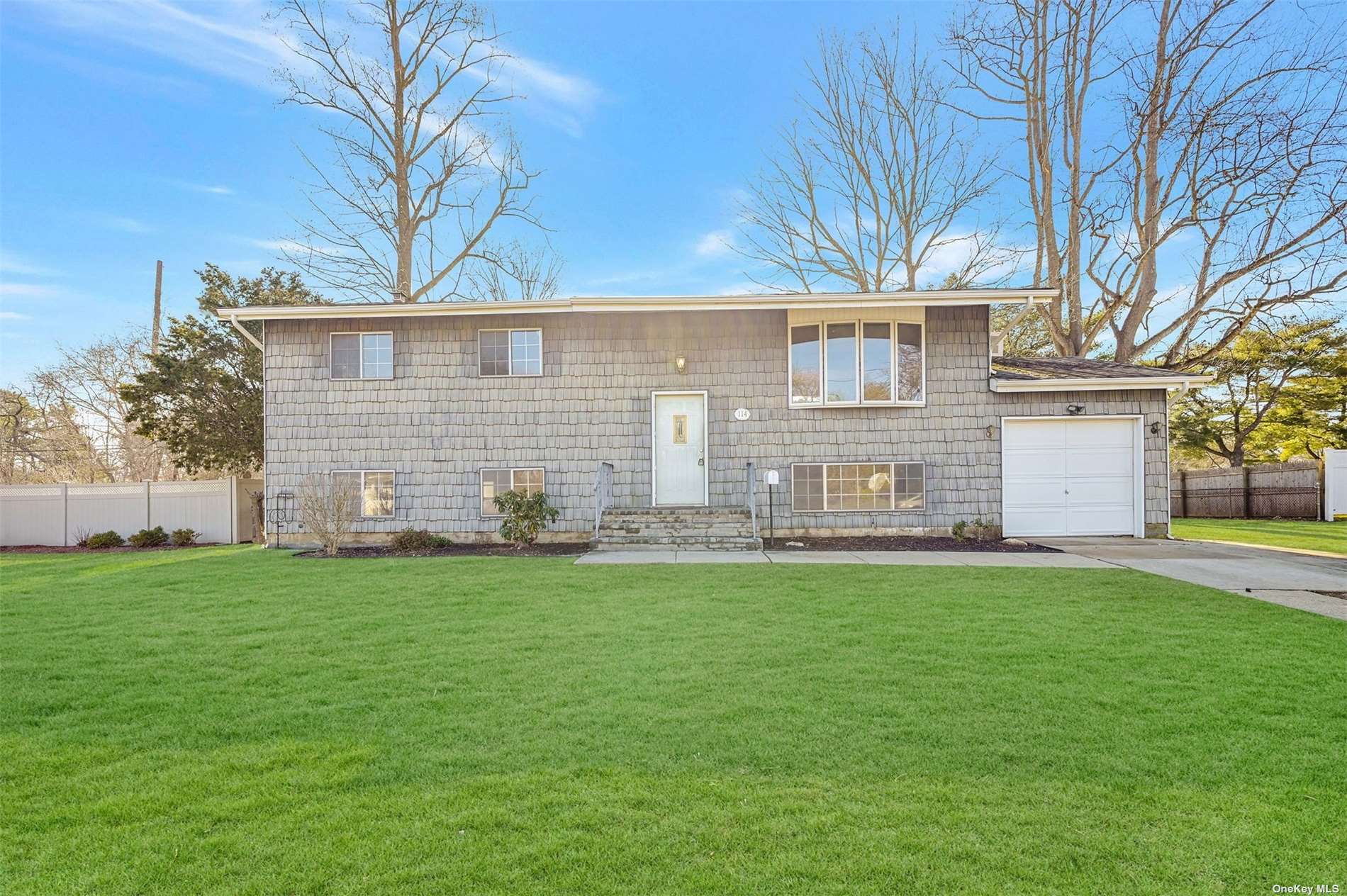 #1 photo, 114 Ridge Road, 東長島 Wheatley Heights , NY 11798