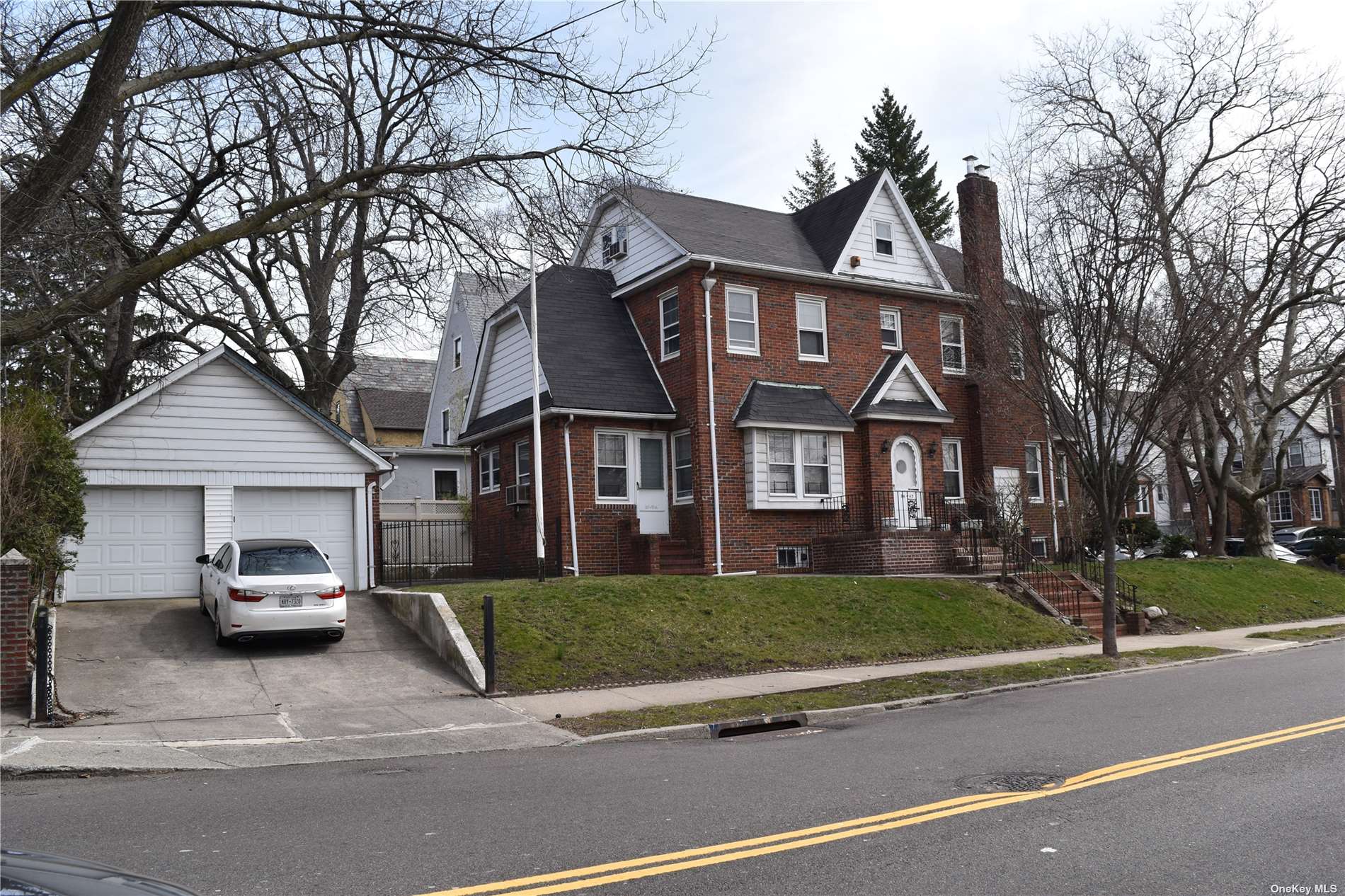 #1 photo, 84-43 150 Street, 皇后區 Briarwood , NY 11435