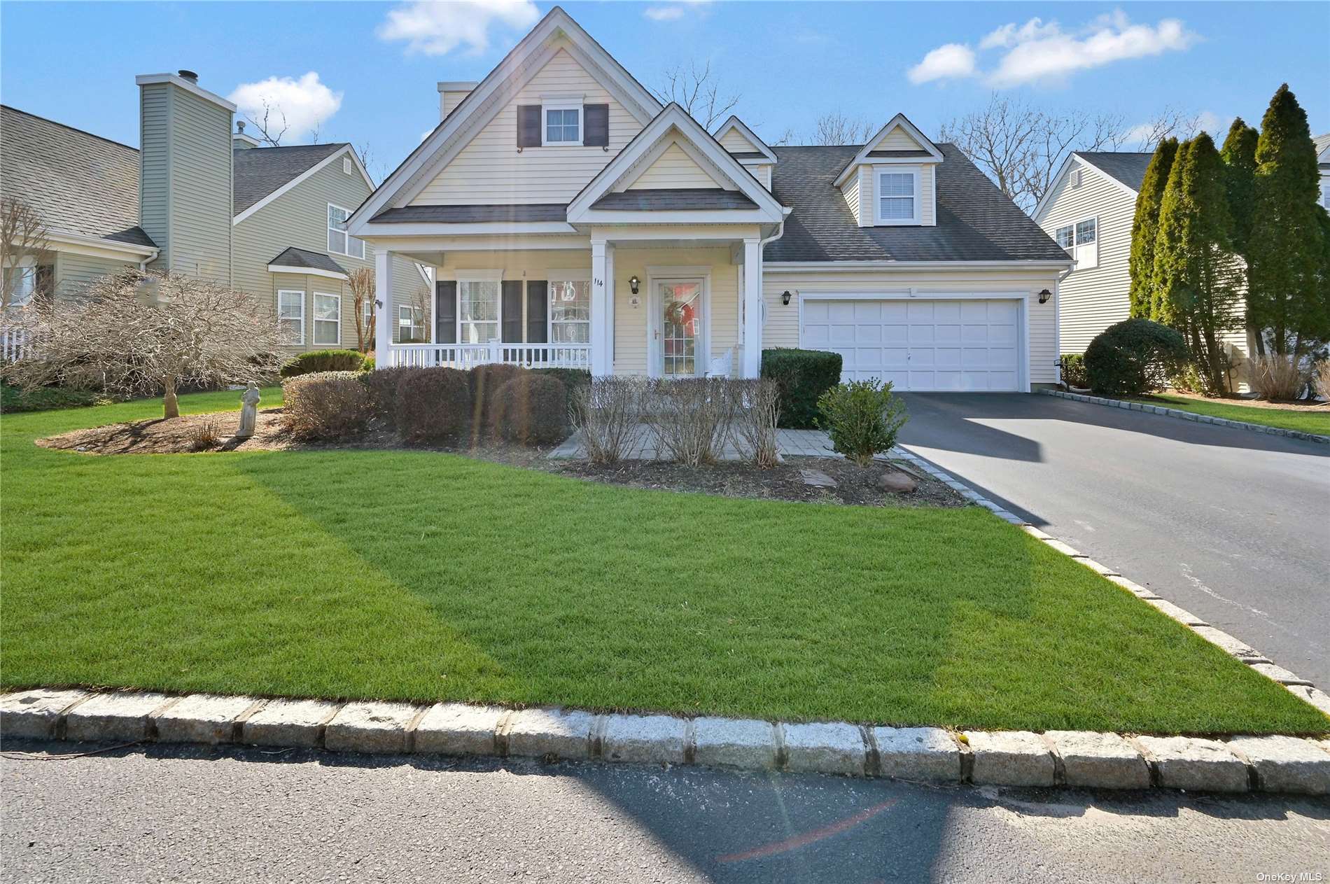 #1 photo, 114 Golden Spruce Drive, 東長島 Calverton , NY 11933