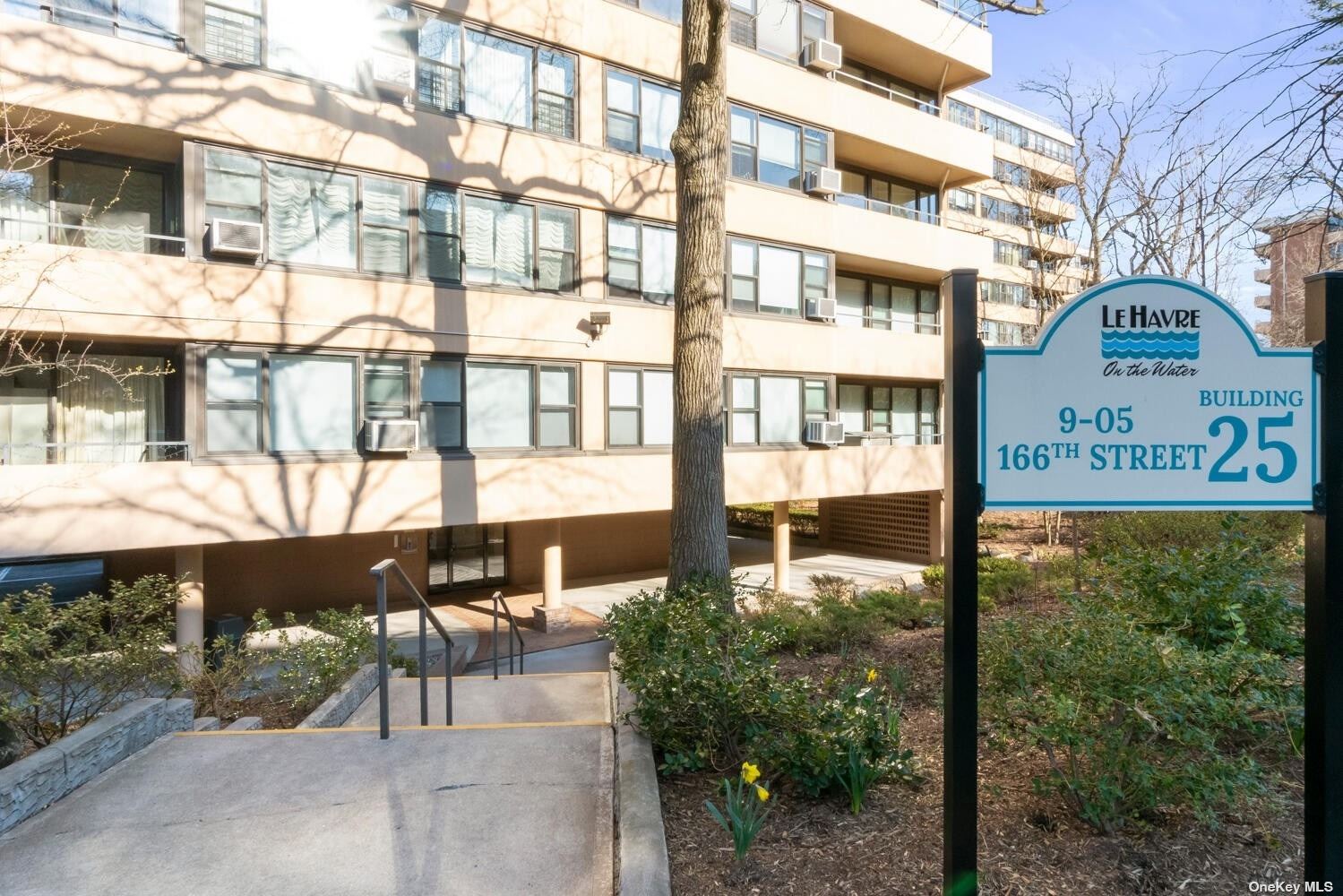 #1 photo, 9-05 166 Street, 皇后區 Beechhurst , NY 11357