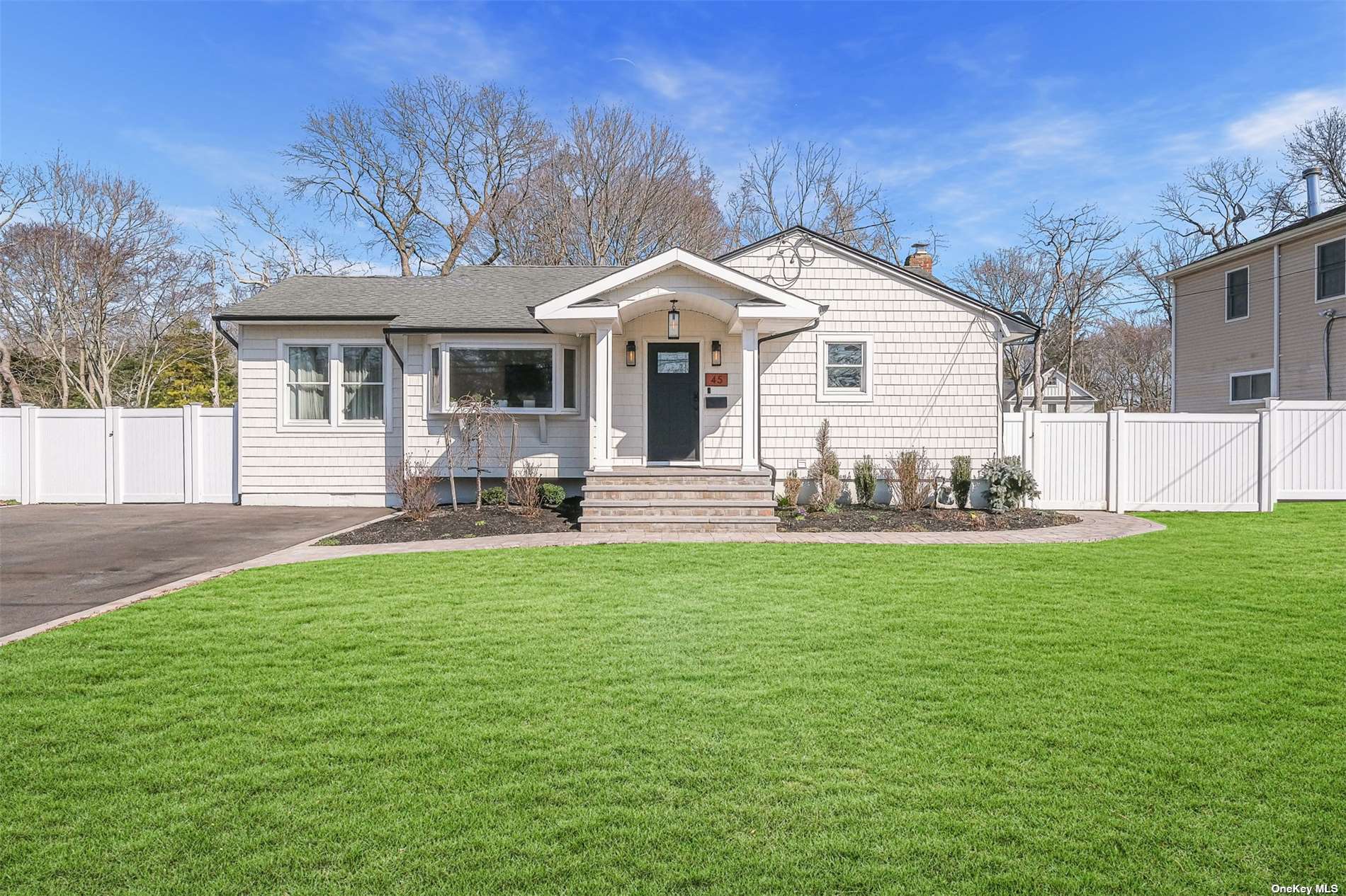 #1 photo, 45 Lumur Drive, 东长岛 Sayville , NY 11782