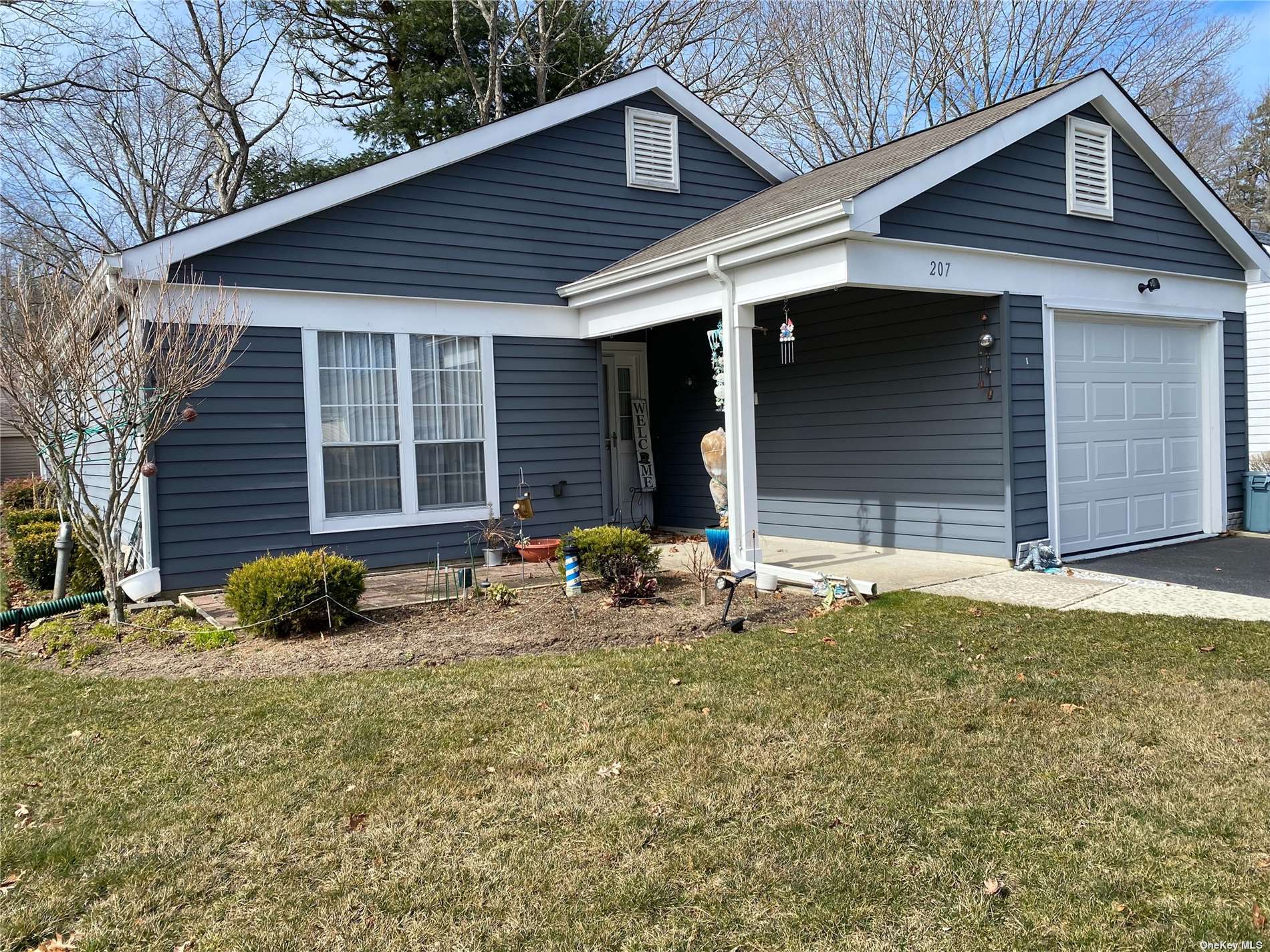 #1 photo, 207 Kingston Drive, Ridge , NY 11961