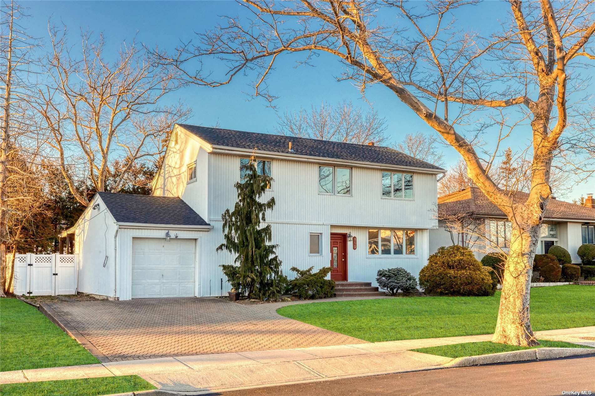 #1 photo, 859 Oliver Avenue, 長島 Valley Stream , NY 11581