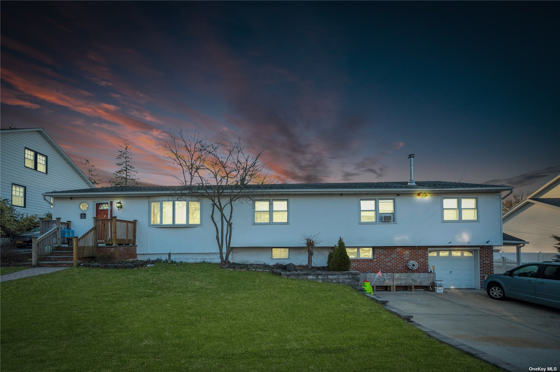 #1 photo, 96 Lake Shore Drive, 東長島 Ronkonkoma , NY 11779