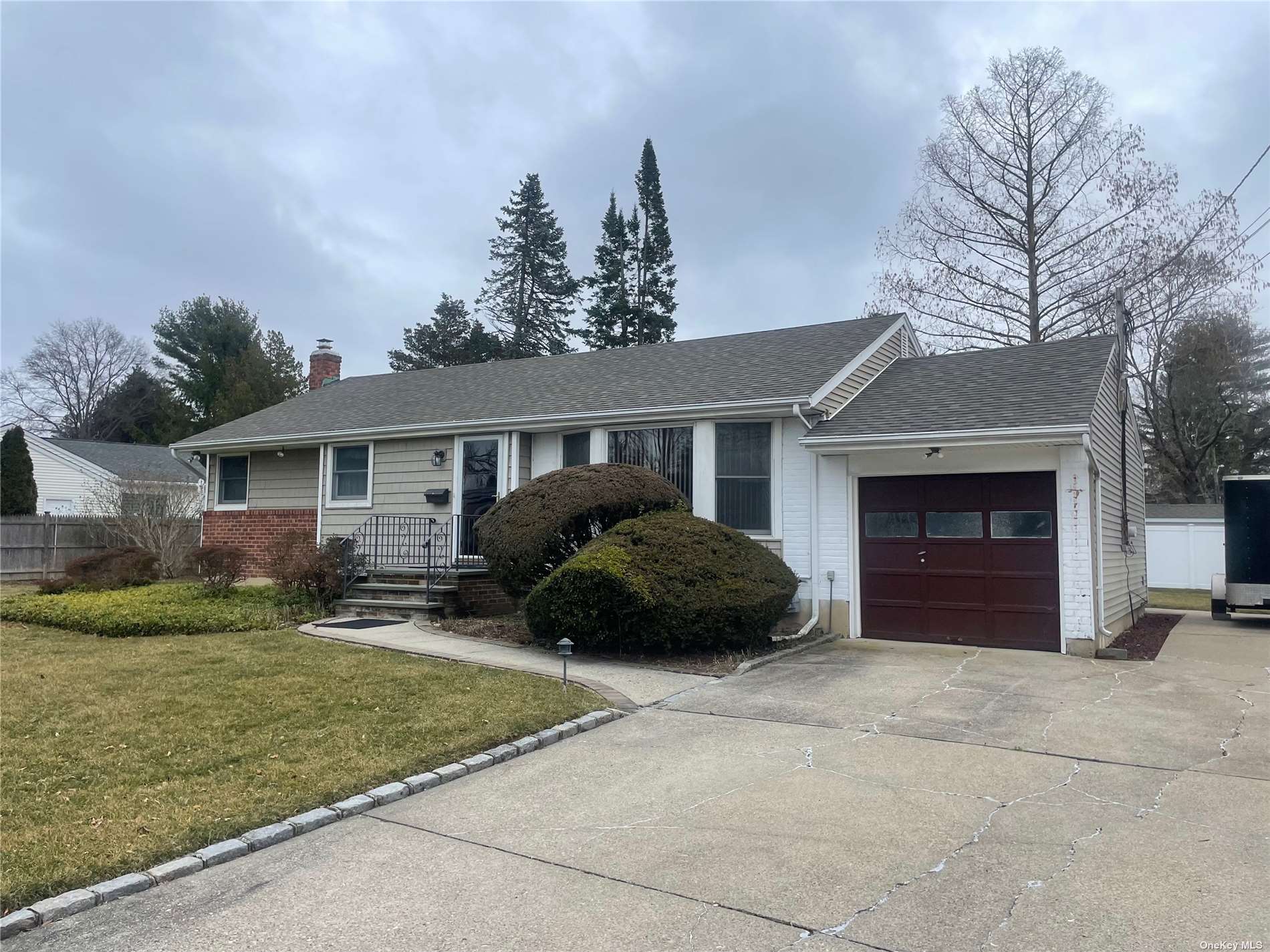 #1 photo, 2 Marlowe Place, 東長島 Greenlawn , NY 11740