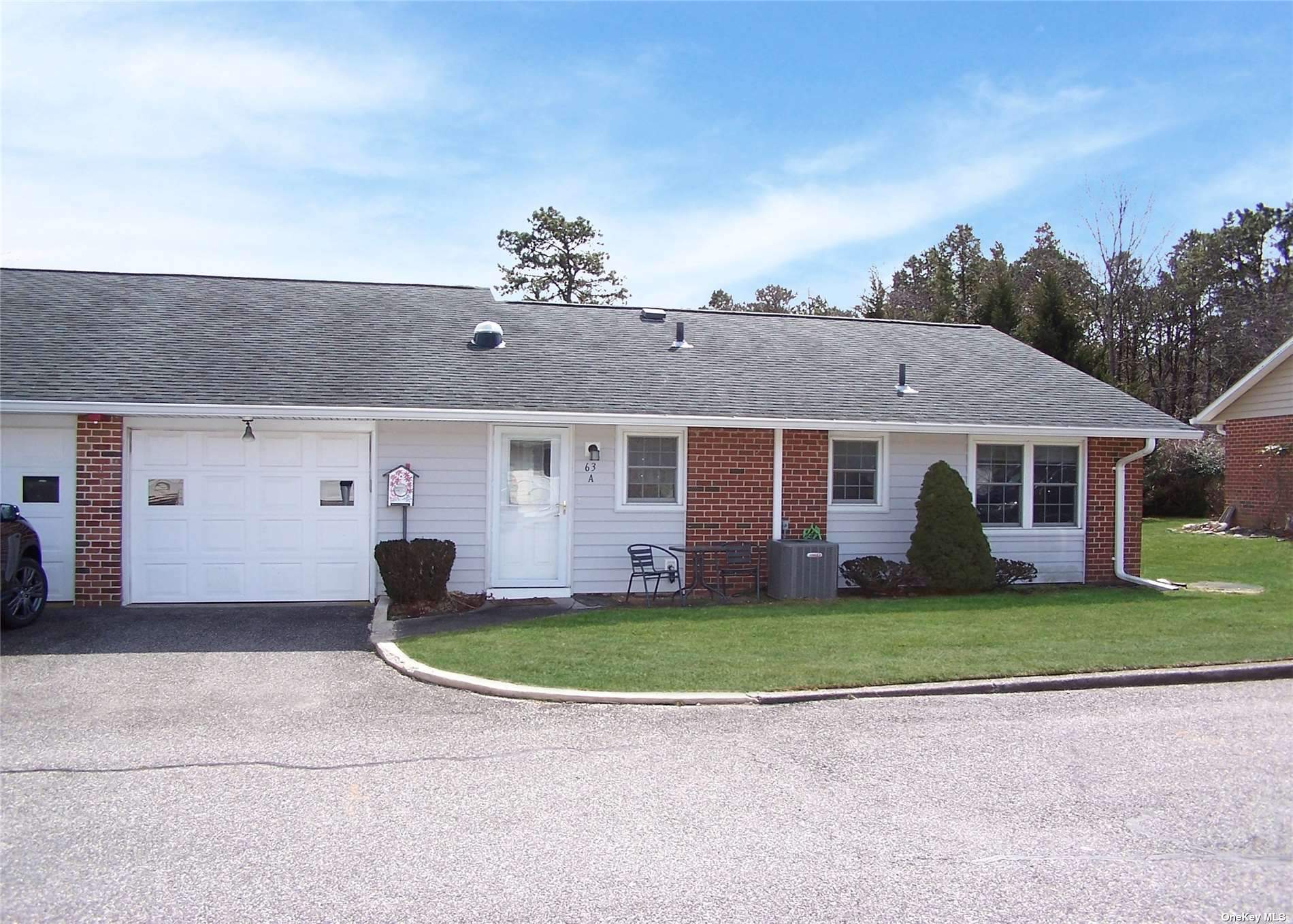 #1 photo, 63 Enfield Court, 東長島 Ridge , NY 11961