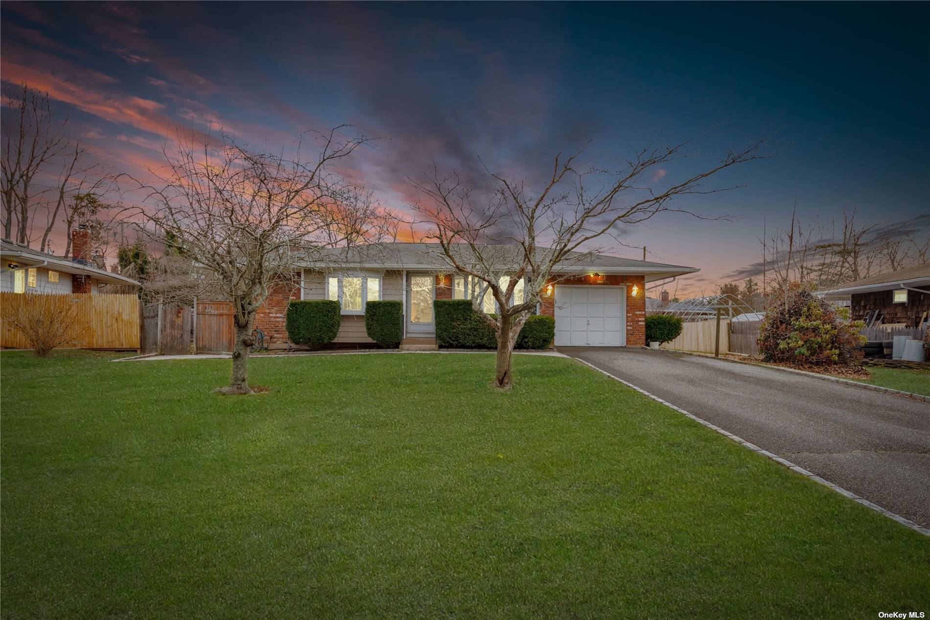 #1 photo, 4 Plane Tree Lane, 東長島 Saint James , NY 11780