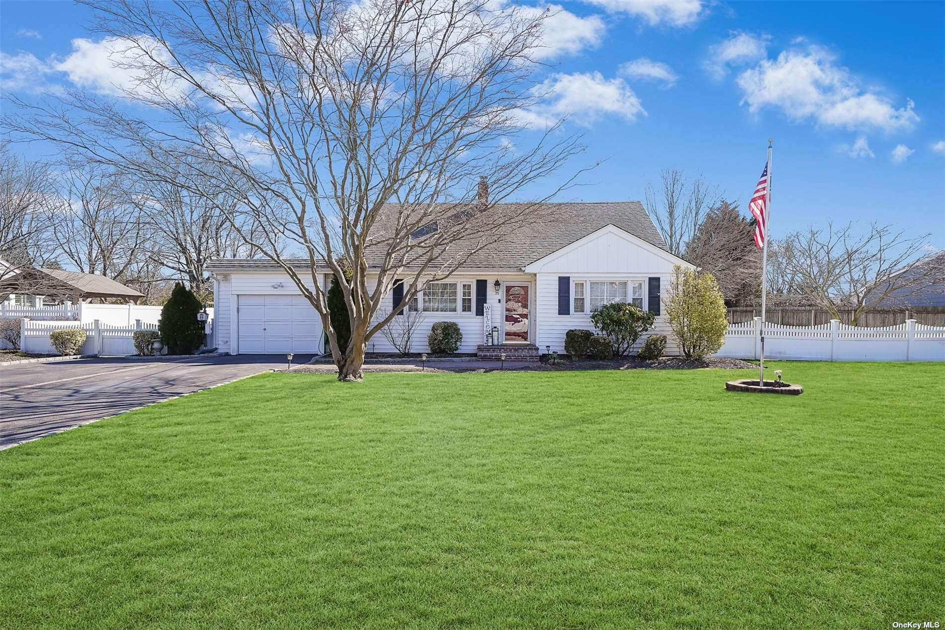 #1 photo, 35 Seville Boulevard, 東長島 Sayville , NY 11782