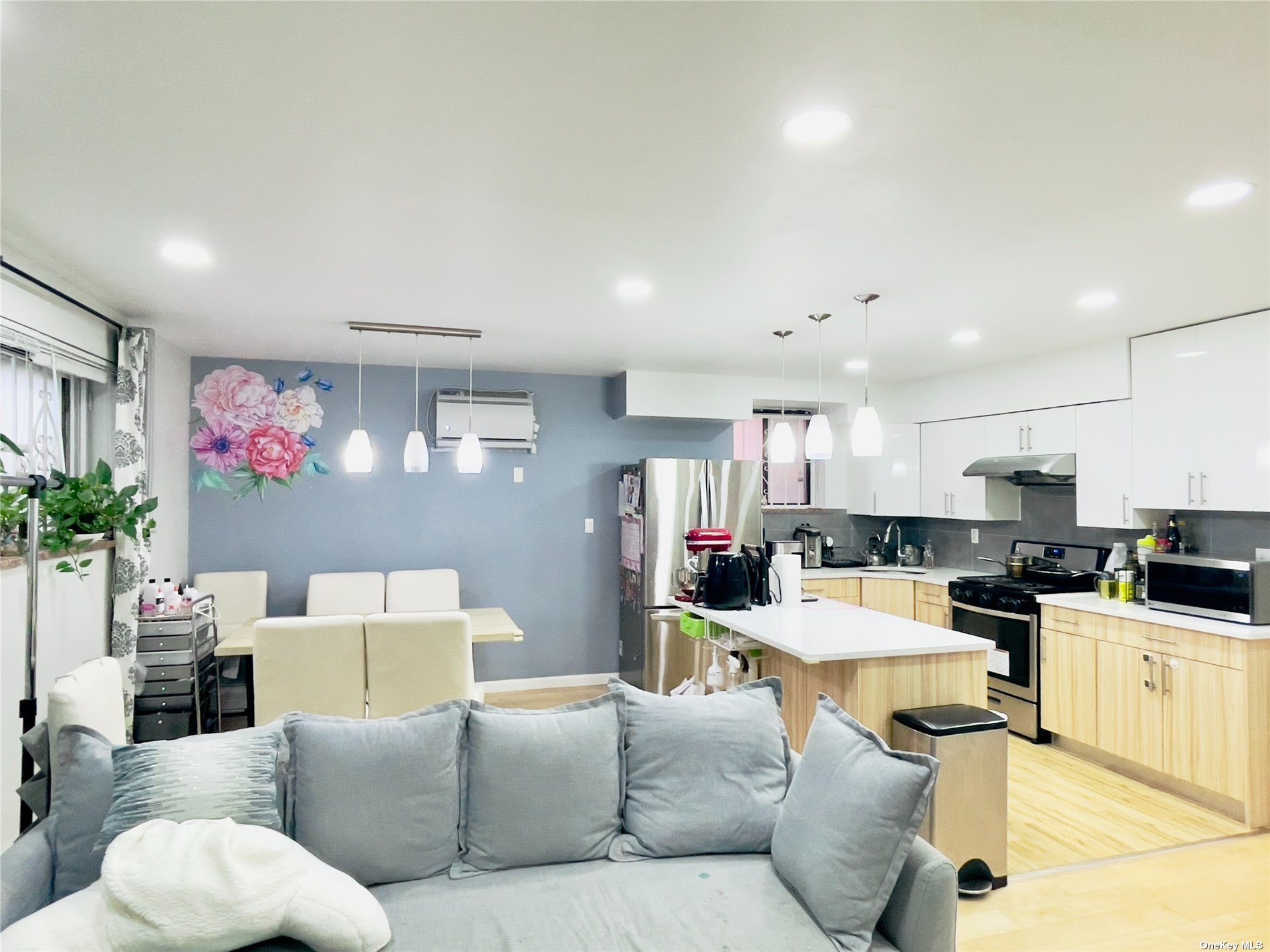 #1 photo, 147-26 Roosevelt Avenue, 法拉盛 Flushing , NY 11354