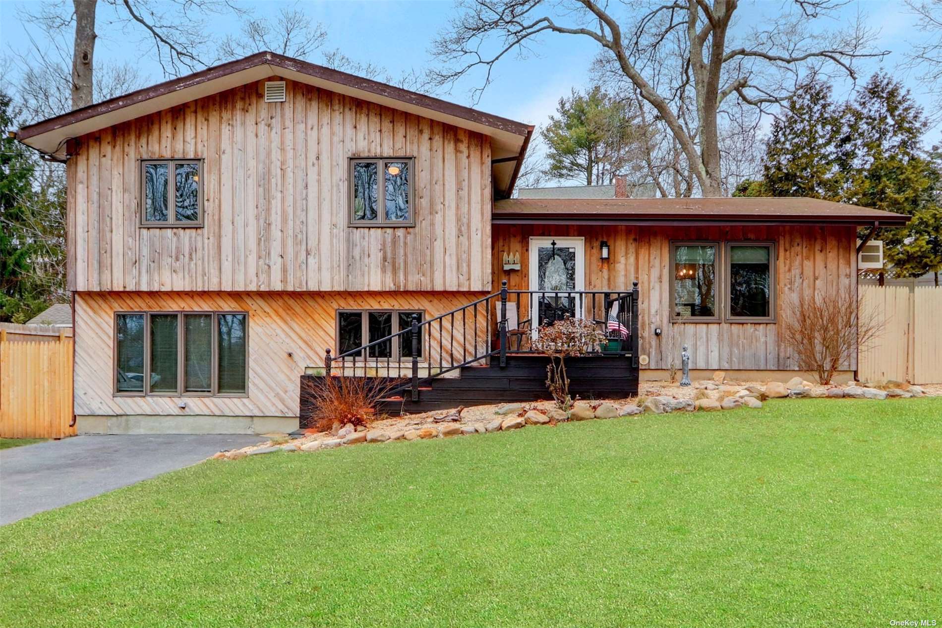 #1 photo, 74 Hempstead Drive, 東長島 Sound Beach , NY 11789