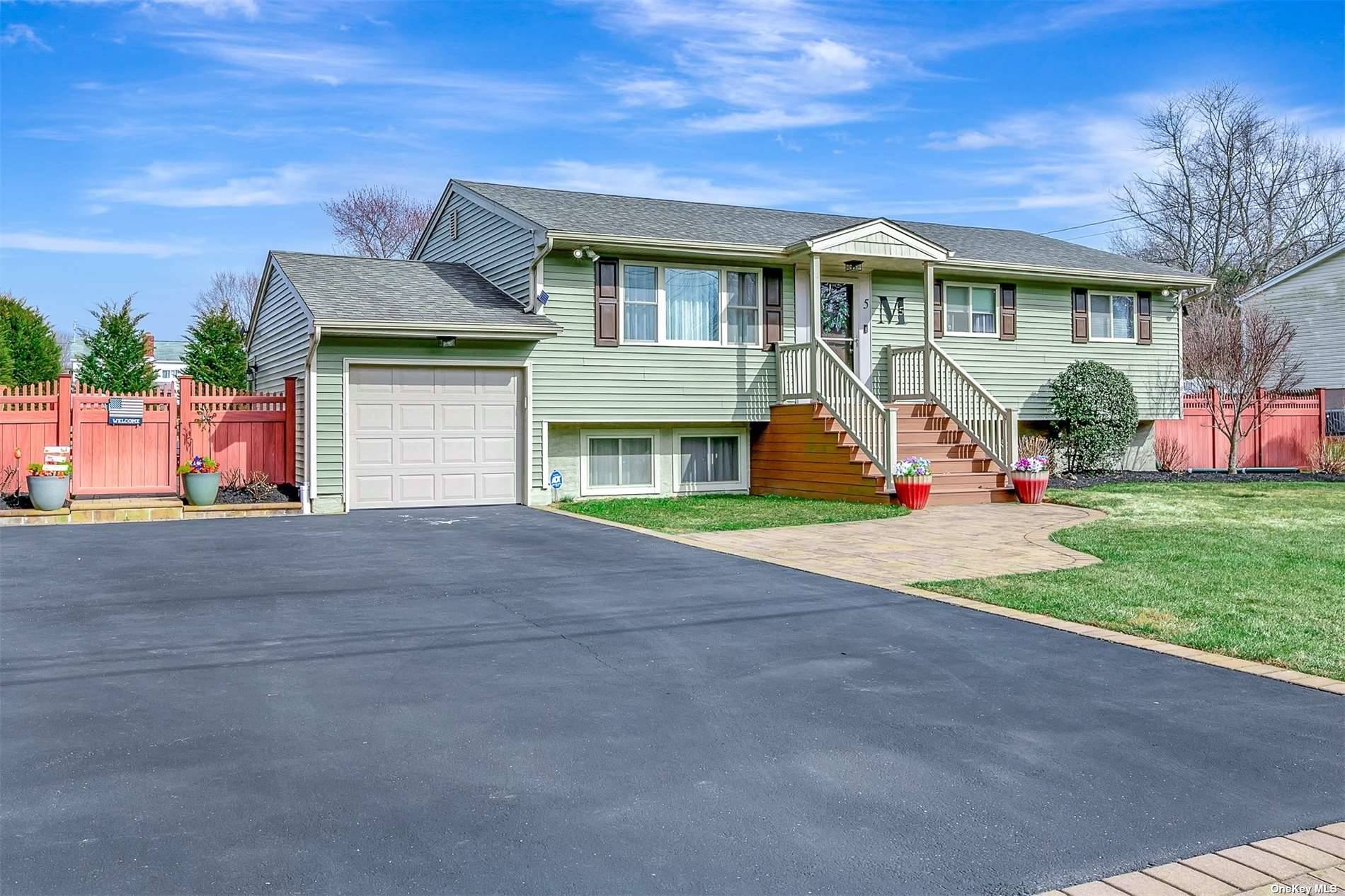 #1 photo, 5 Gary Street, 东长岛 Port Jefferson Station , NY 11776