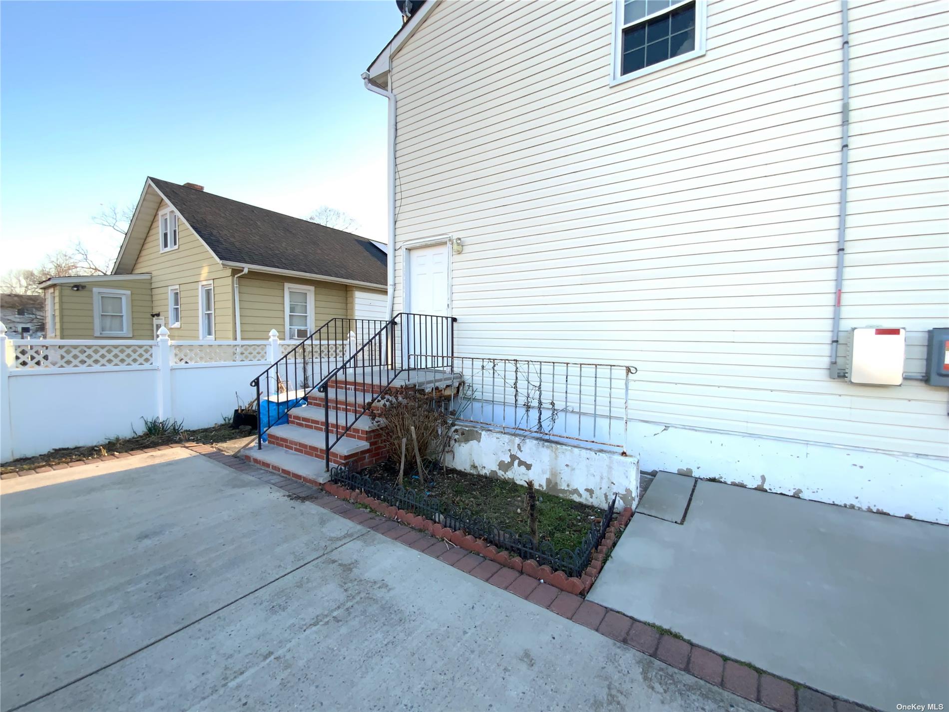 #1 photo, 106 Lincoln Avenue, নাসাউ কাউন্টি Roosevelt , NY 11575