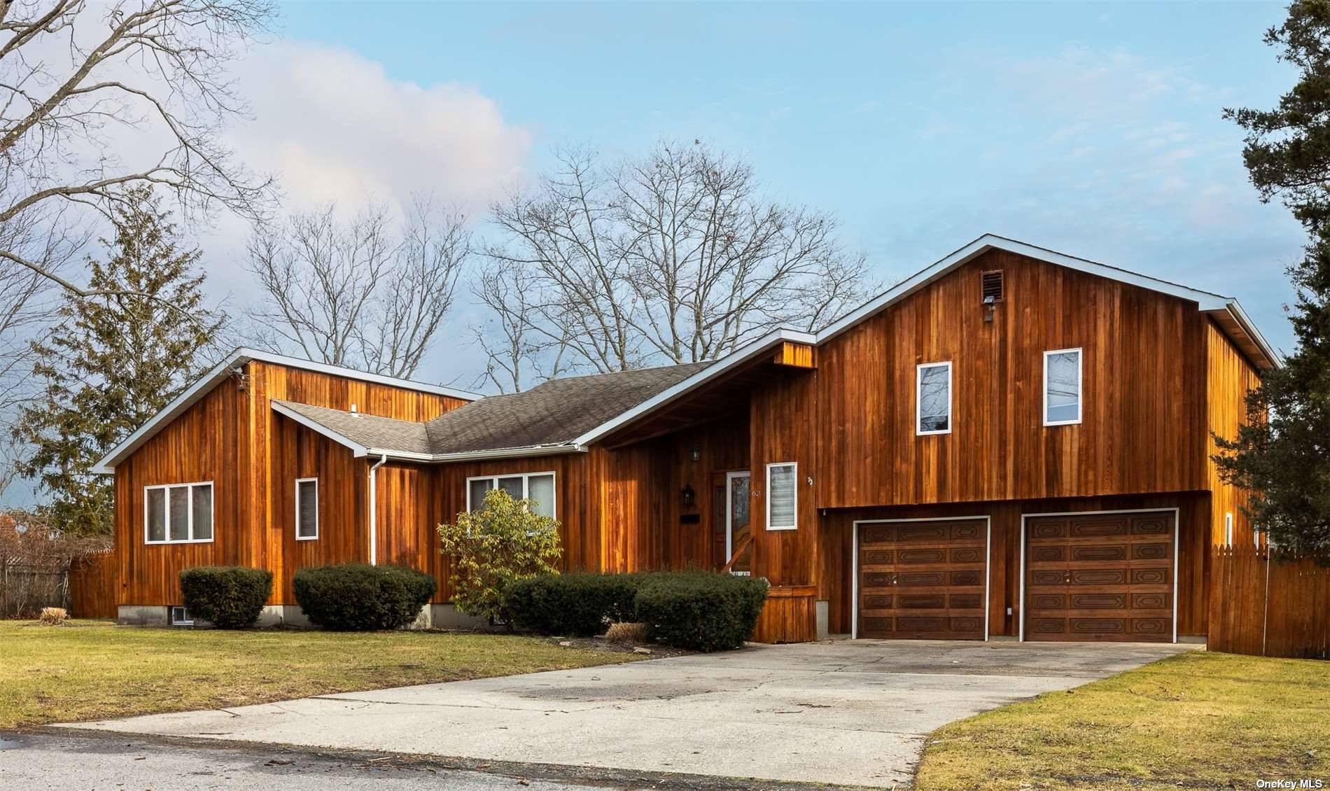 #1 photo, 63 Lake Shore Drive, 東長島 Patchogue , NY 11772