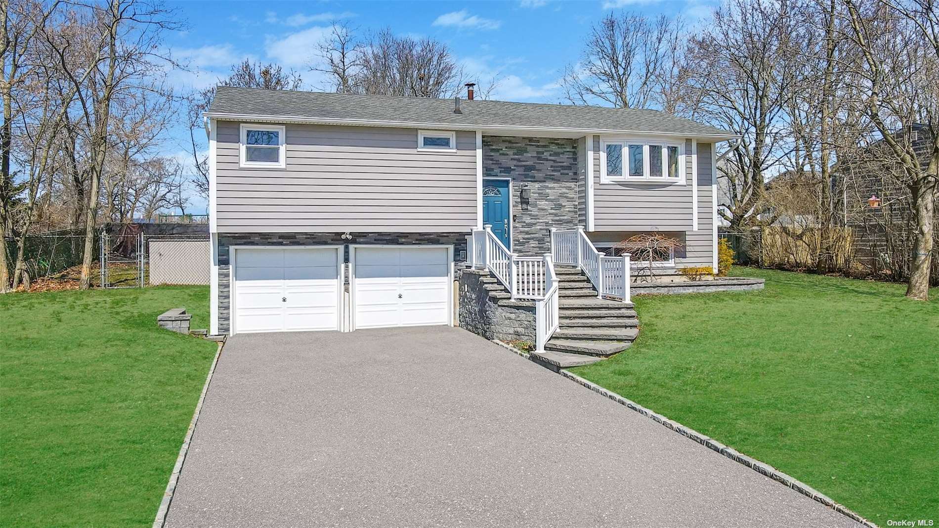 #1 photo, 121 Berkeley Avenue, 东长岛 Selden , NY 11784