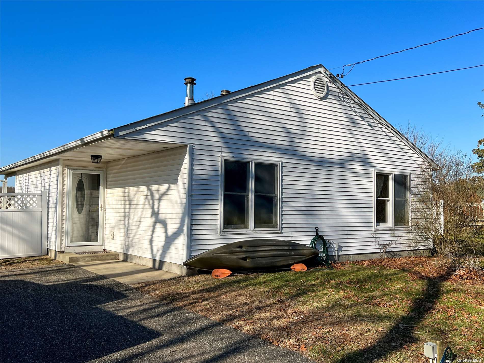 #1 photo, 37 Hermann Avenue, 東長島 Center Moriches , NY 11934