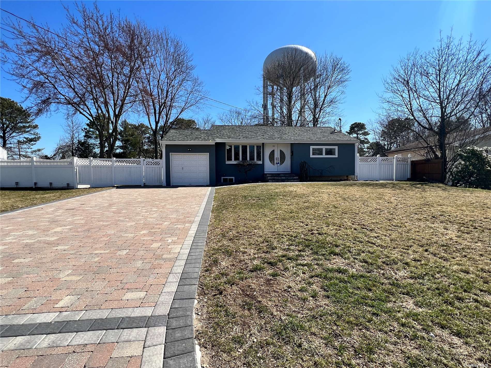 #1 photo, 51 Chapel Hill Drive, 東長島 Brentwood , NY 11717