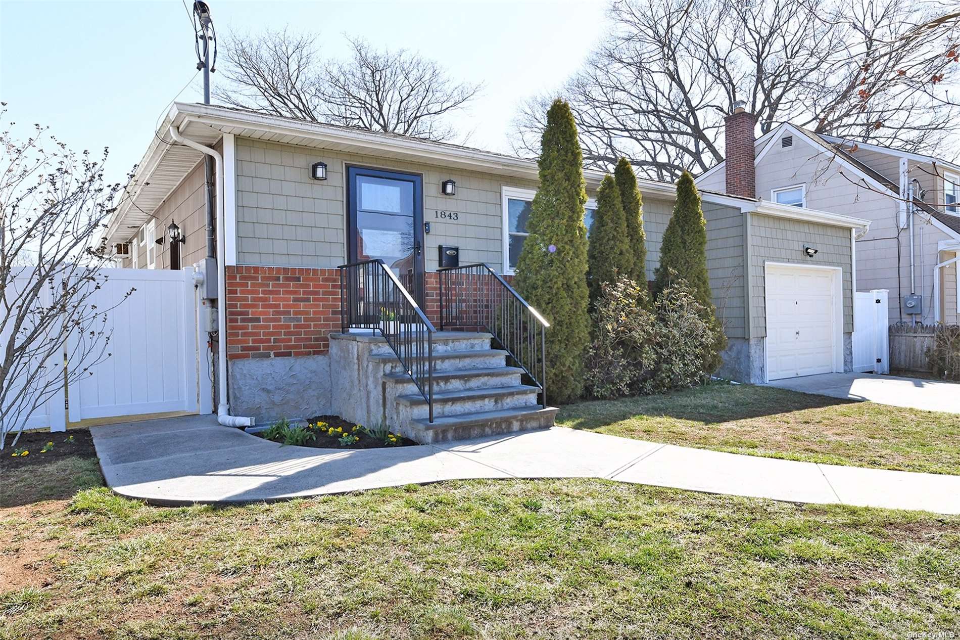 #1 photo, 1843 Thomas Street, 長島 Merrick , NY 11566