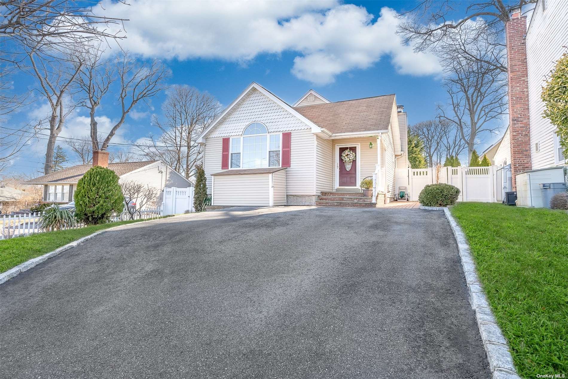 #1 photo, 105 Beaver Drive, 東長島 Kings Park , NY 11754