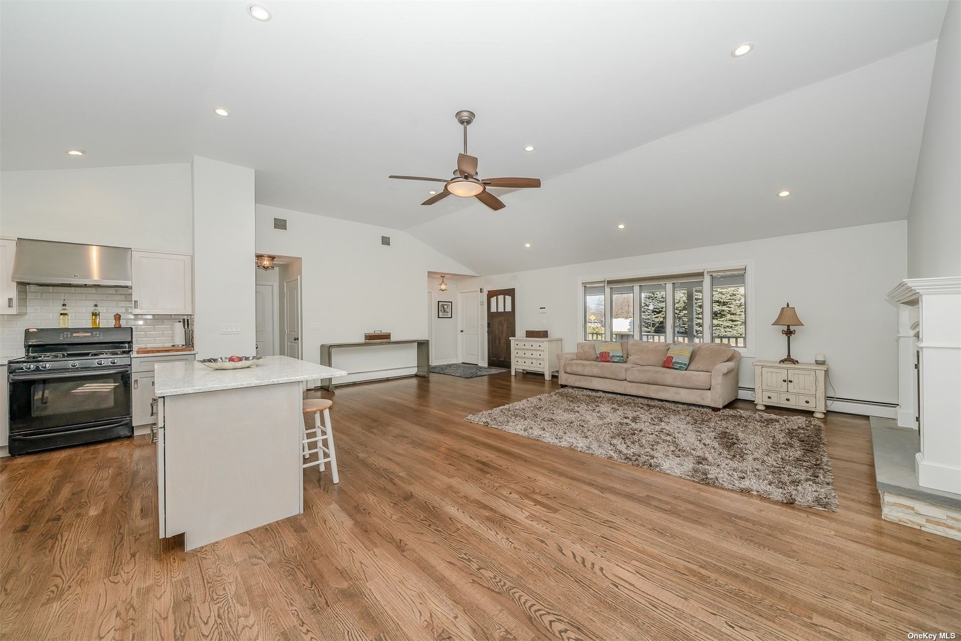 #1 photo, 612 Deer Park Avenue, 東長島 Babylon , NY 11702