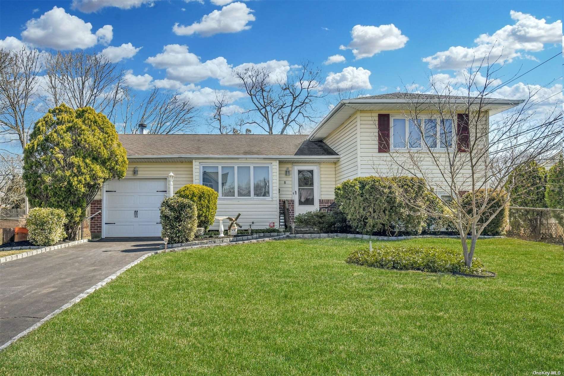 #1 photo, 8 Richmond Place, 东长岛 康马克 Commack , NY 11725