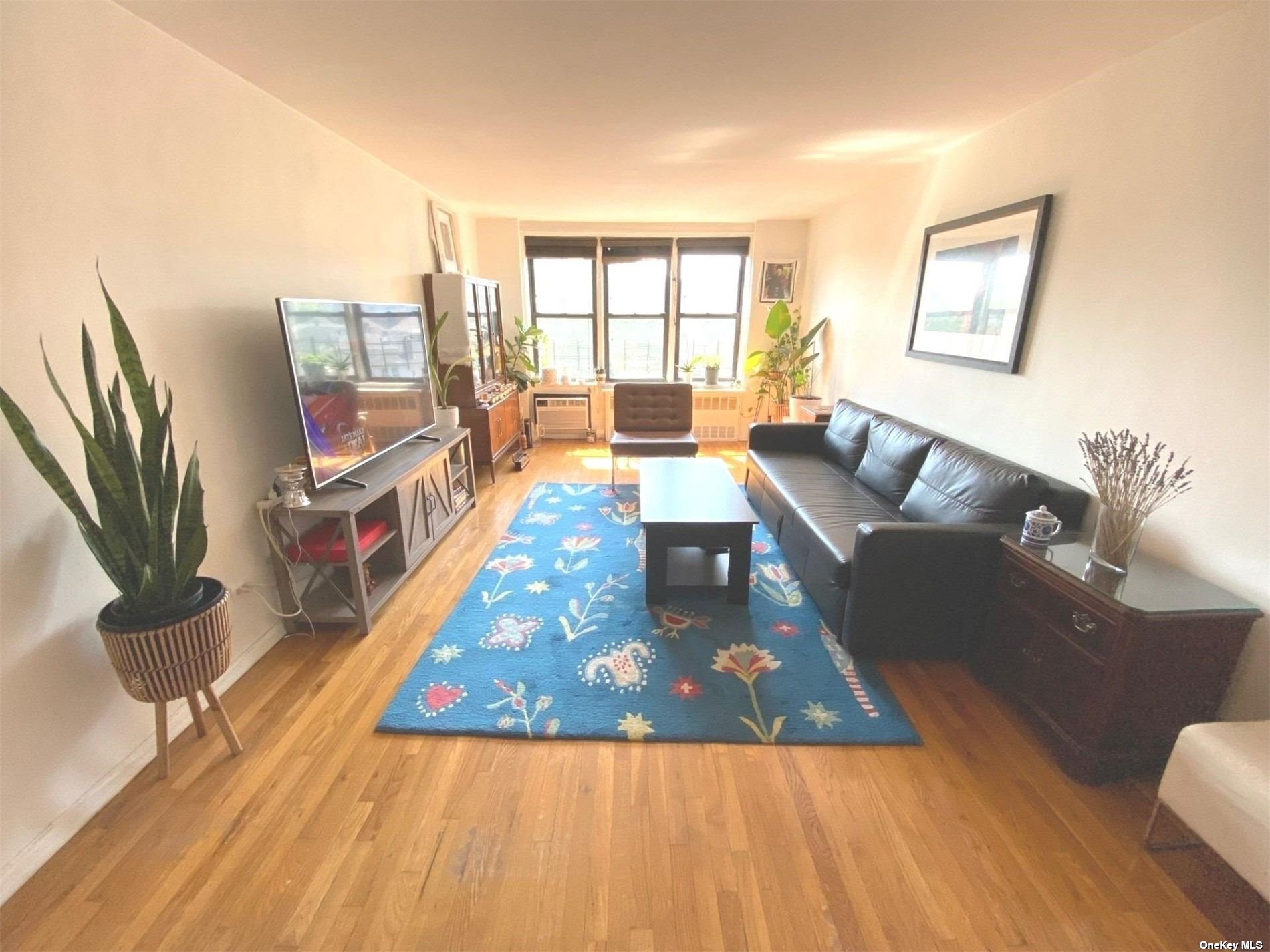 #1 photo, 35-20 Leverich Street, 皇后區 傑克遜高地 Jackson Heights , NY 11372