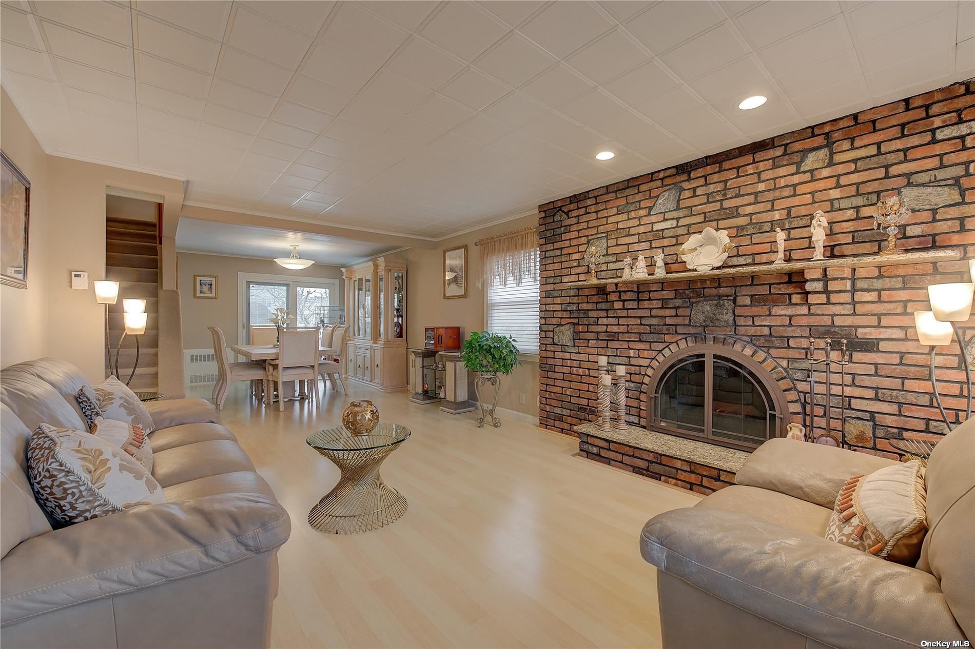 #1 photo, 134 Fendale Street, 長島 Franklin Square , NY 11010