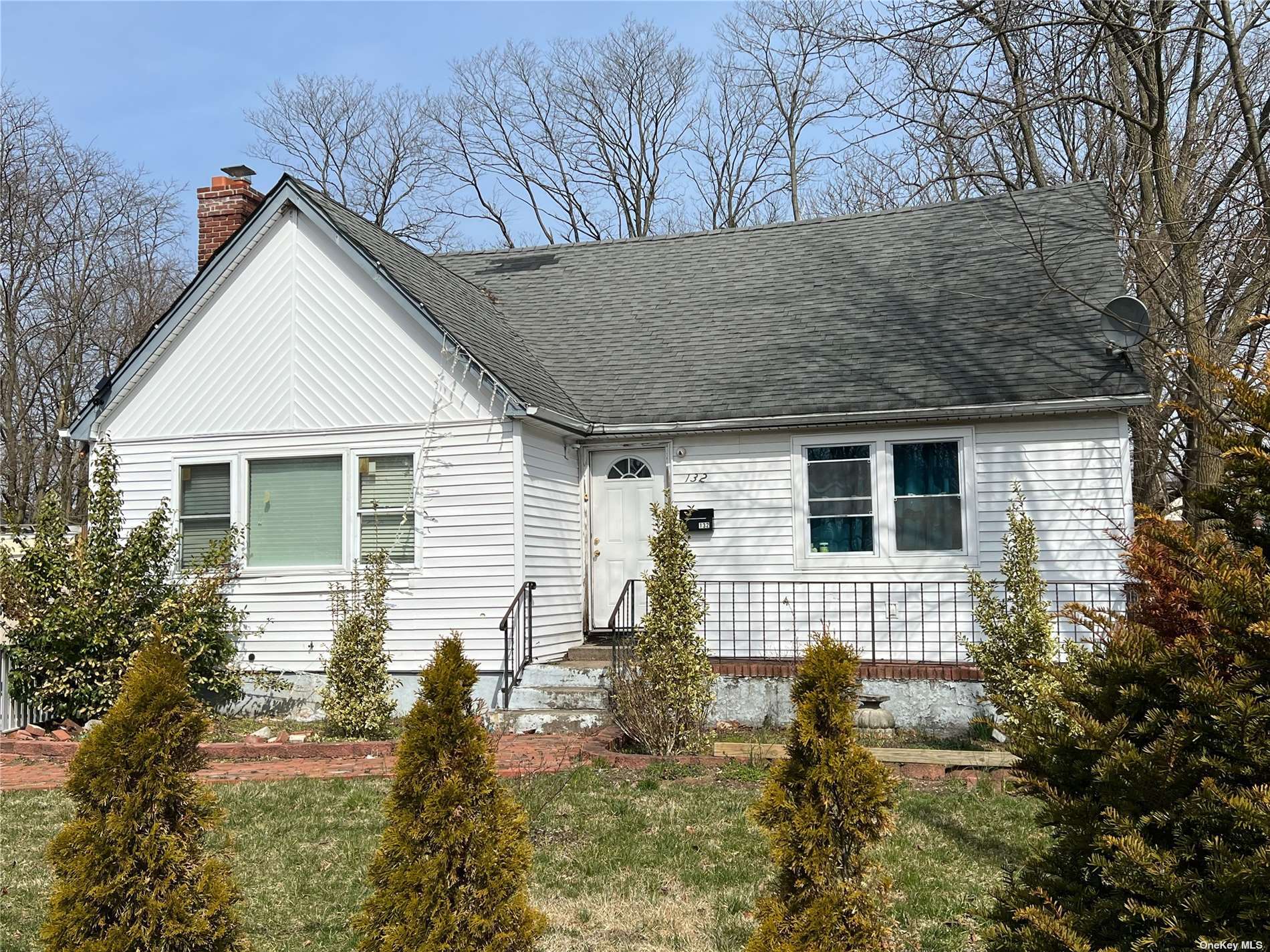 #1 photo, 132 Smith Street, 東長島 Amityville , NY 11701