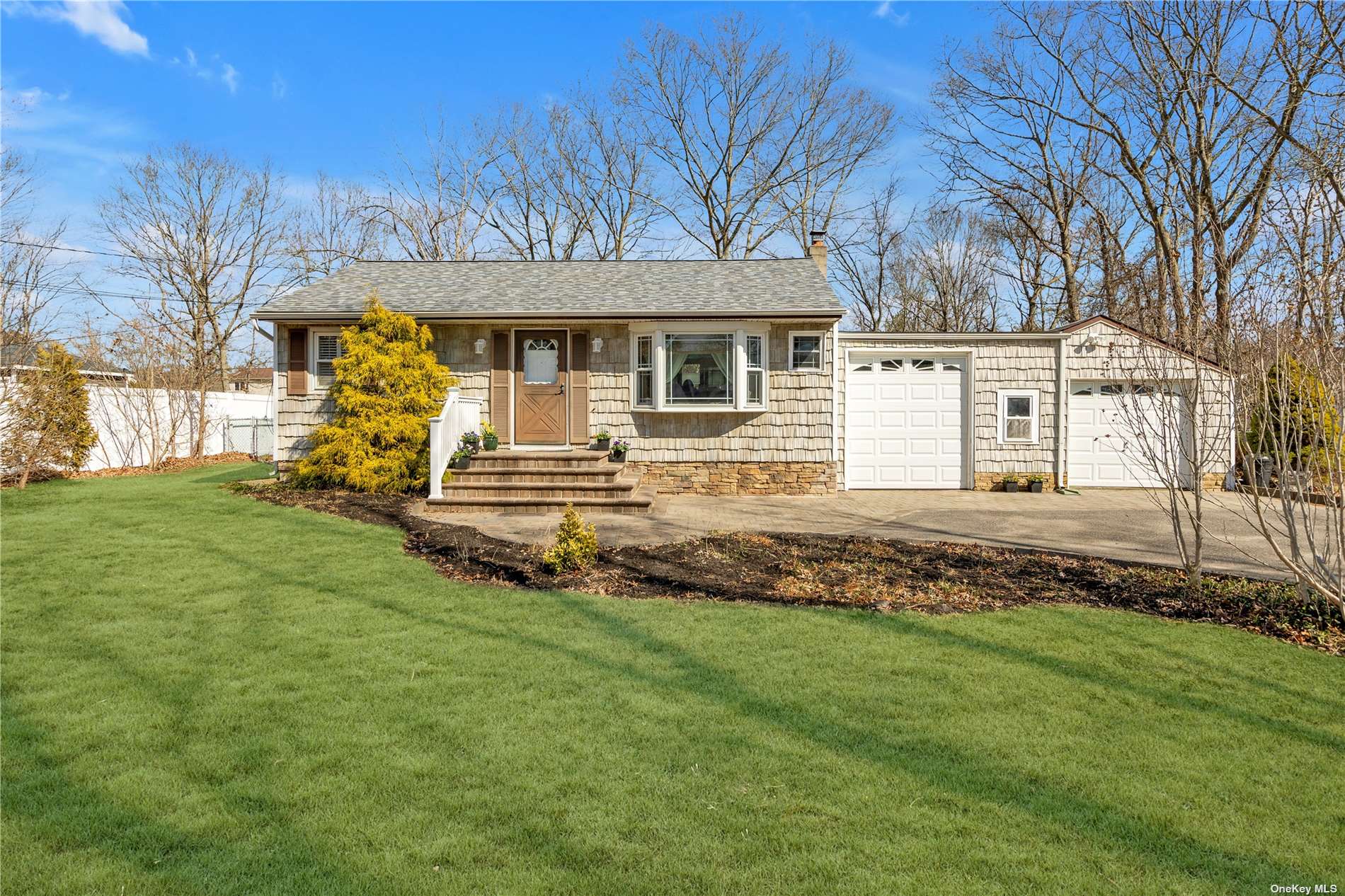 #1 photo, 422 Birch Hollow Drive, 东长岛 Shirley , NY 11967