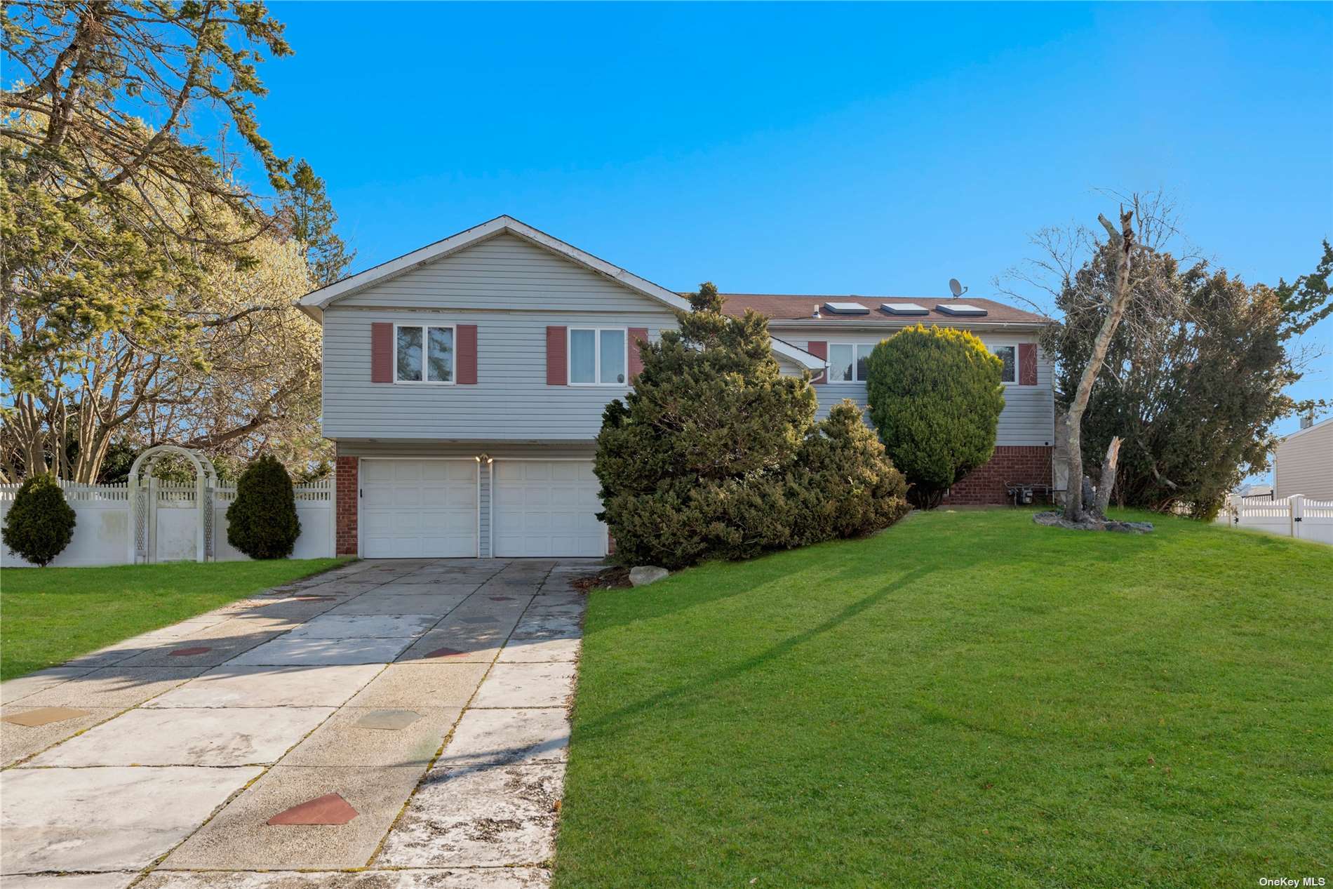 #1 photo, 194 Ketay Drive, 东长岛 北港 East Northport , NY 11731