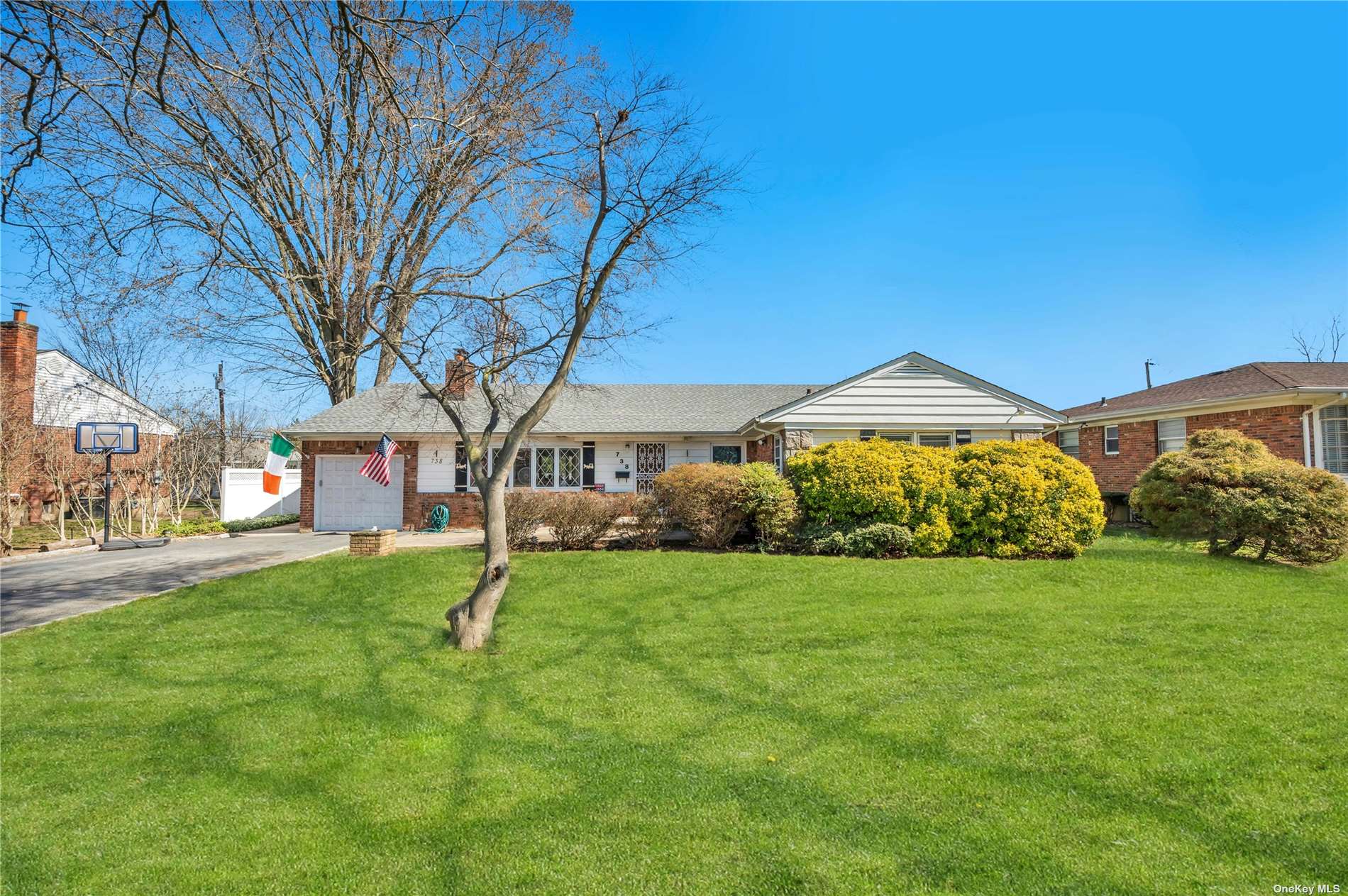 #1 photo, 738 Salisbury Park Drive, 长岛 西布雷 Westbury , NY 11590