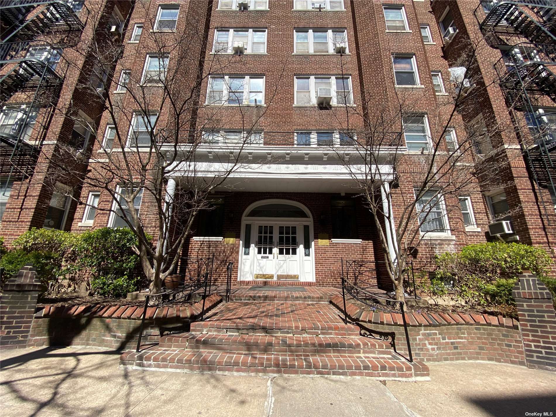 #1 photo, 65-41 Booth Street, 皇后区 雷哥公园 Rego Park , NY 11374