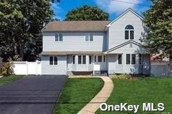 #1 photo, 1229 August Road, 东长岛 North Babylon , NY 11703