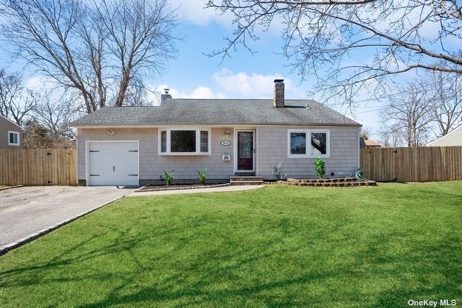 #1 photo, 3014 Falcon Avenue, 东长岛 Medford , NY 11763