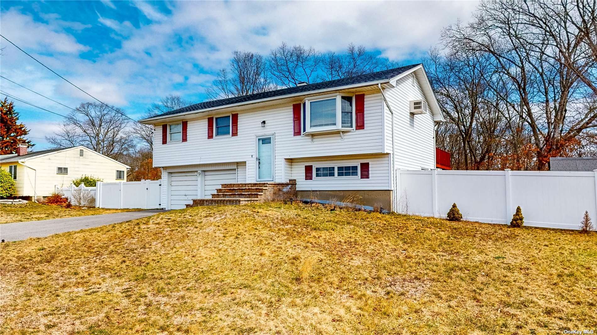 #1 photo, 947 Montauk Avenue, 东长岛 艾斯利普 Islip Terrace , NY 11752