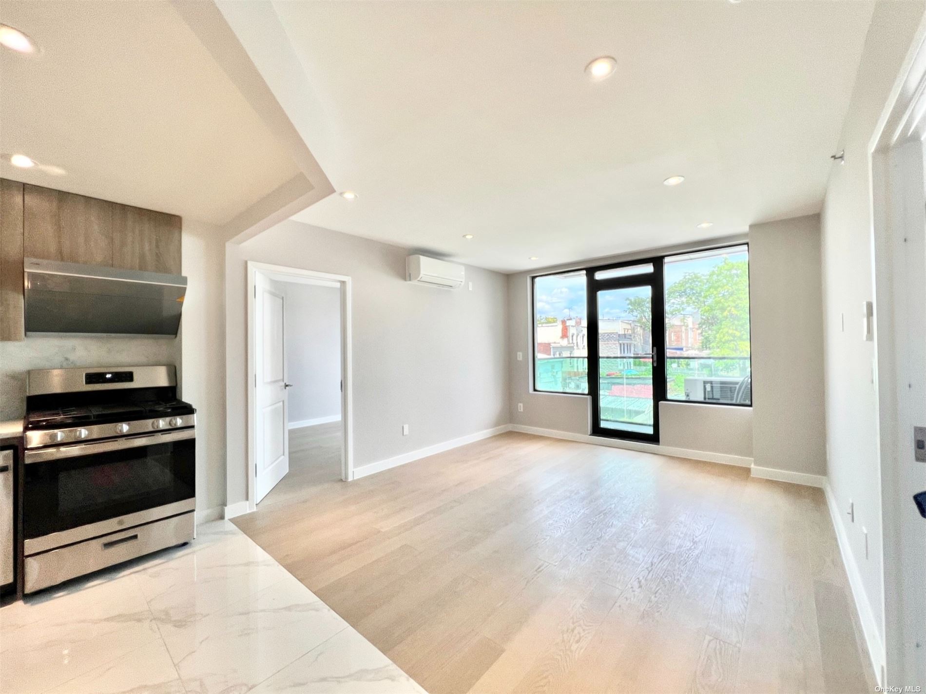 #1 photo, 32-58 105th St, 皇后区 艾姆赫斯特 East Elmhurst , NY 11369