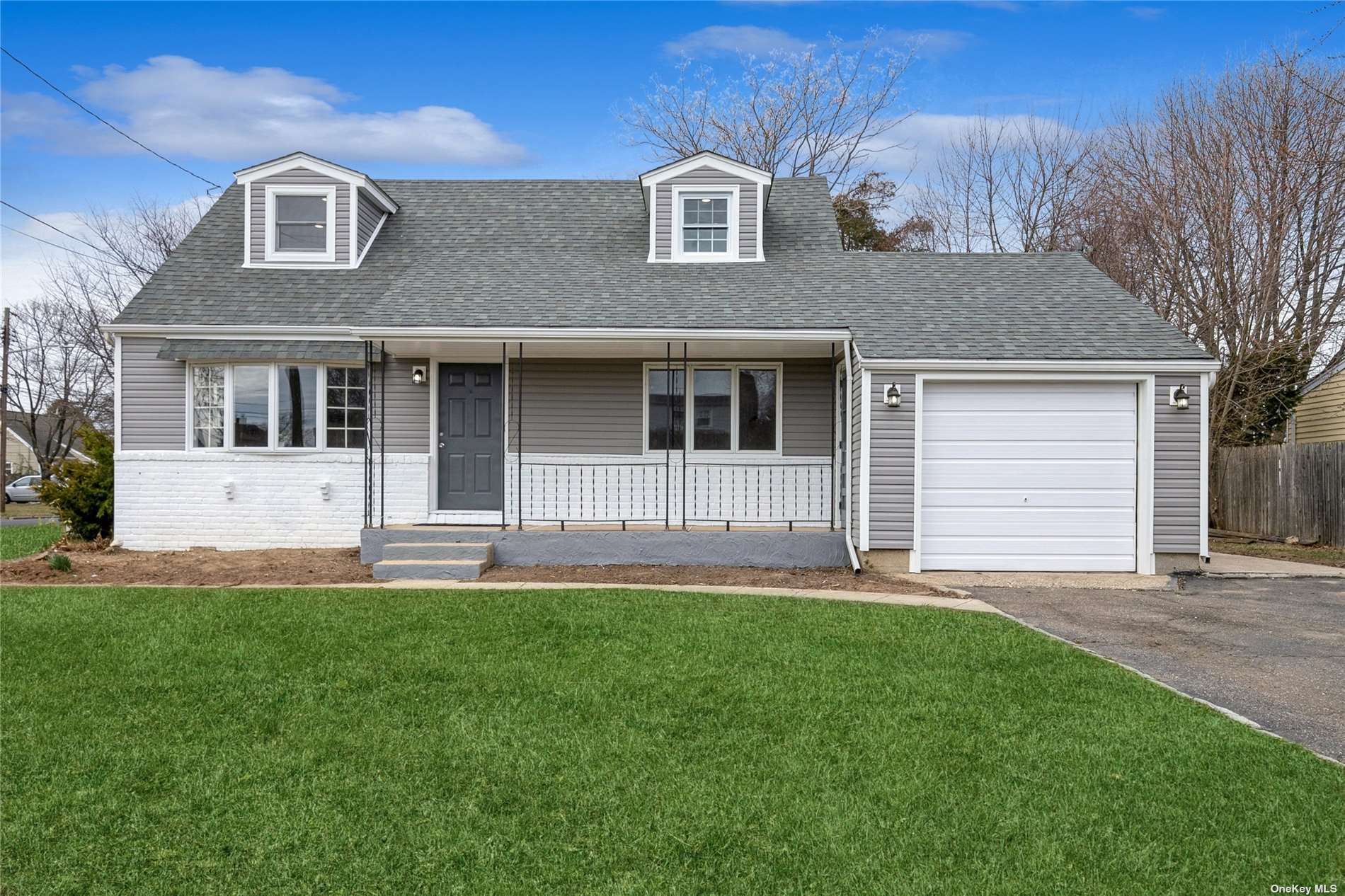 #1 photo, 153 Gracie Drive, 东长岛 North Babylon , NY 11703