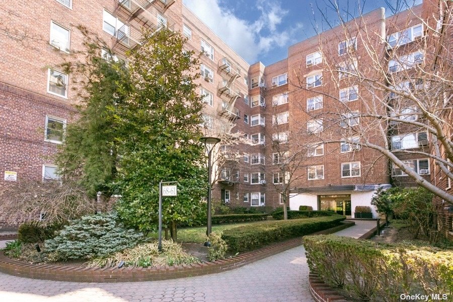 #1 photo, 68-61 Yellowstone Boulevard, 皇后区 森林小丘 Forest Hills , NY 11375