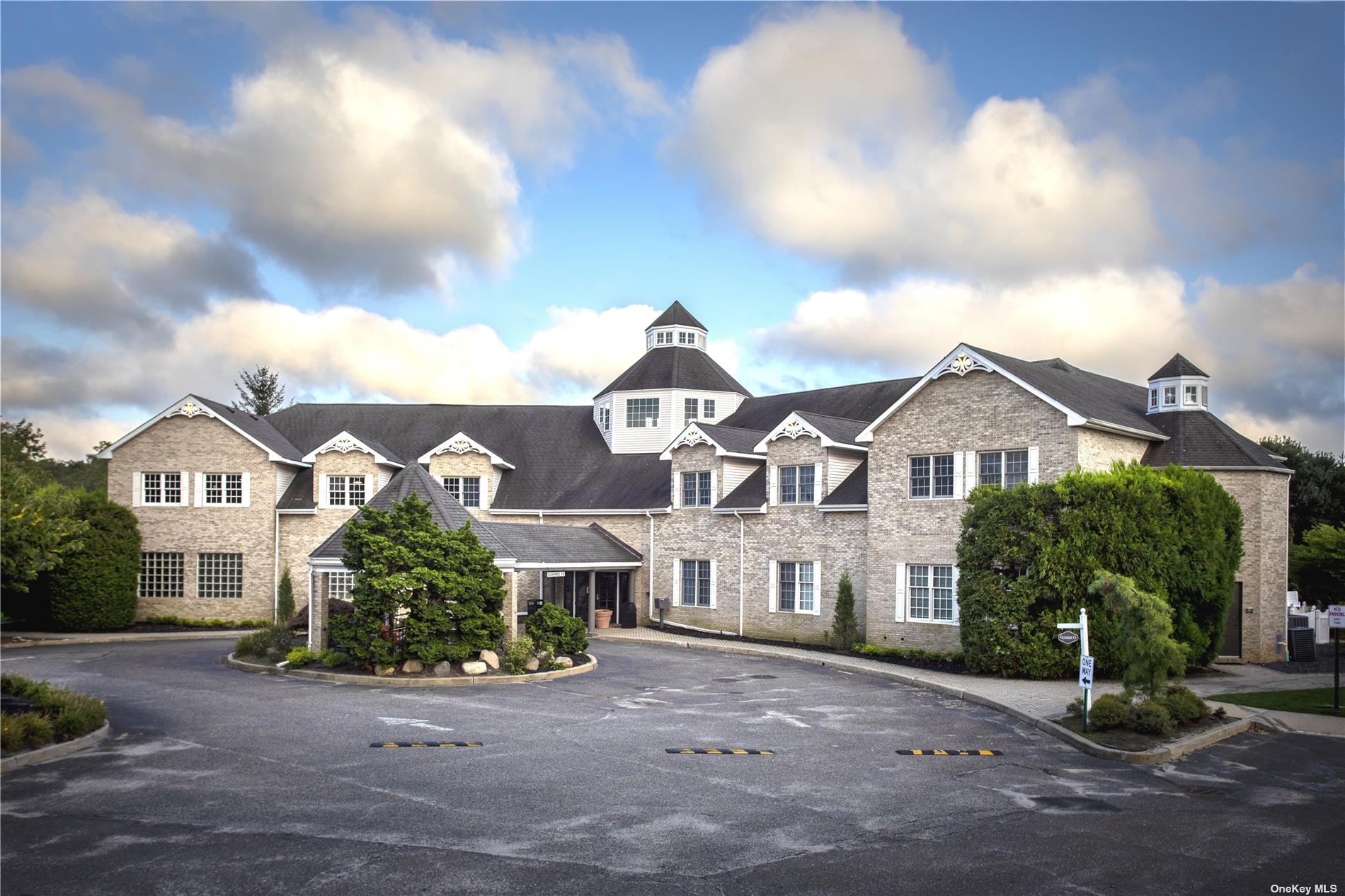 #1 photo, 2 Victorian Court, 东长岛 Holtsville , NY 11742