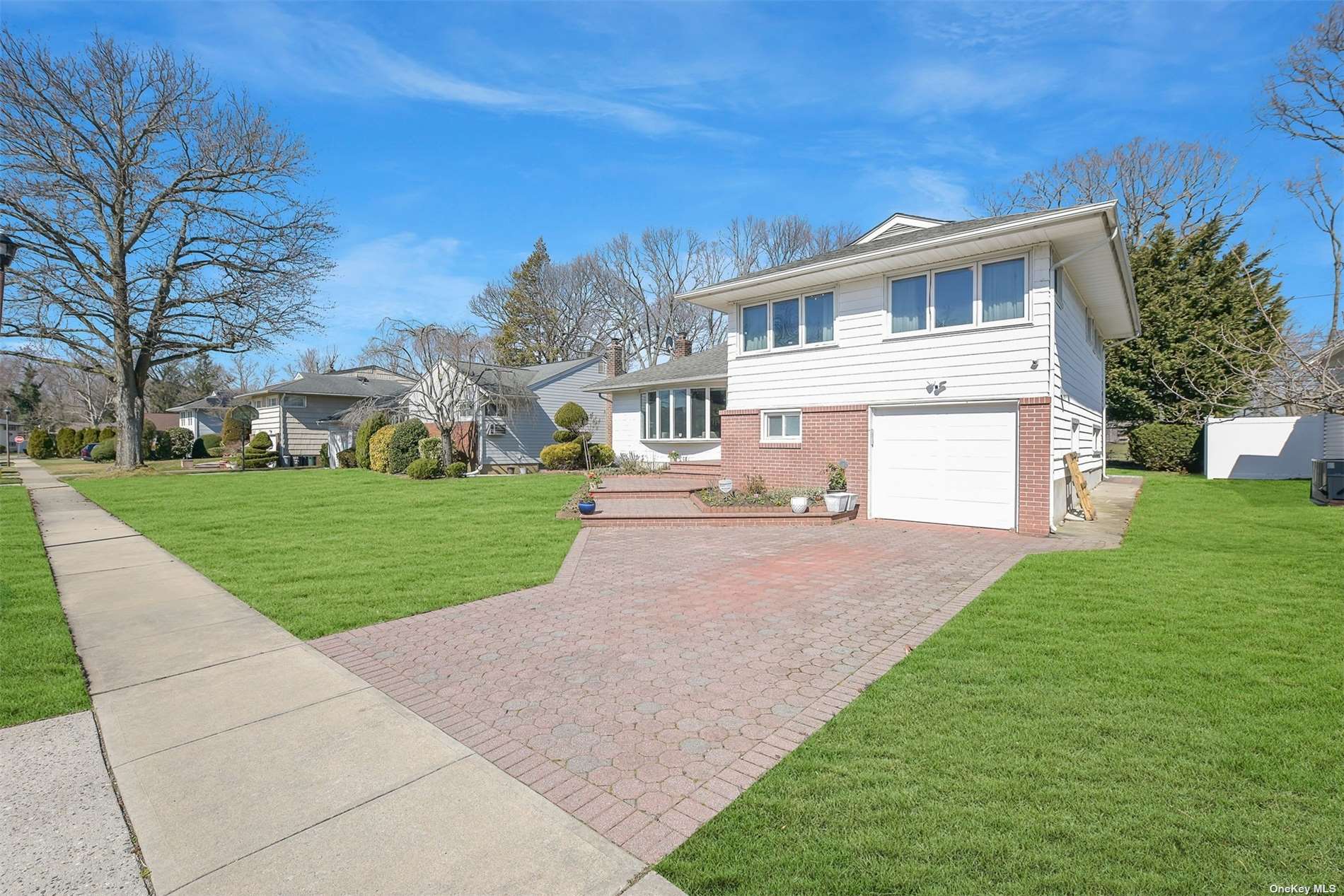 #1 photo, 1439 Eric Lane, 长岛 East Meadow , NY 11554