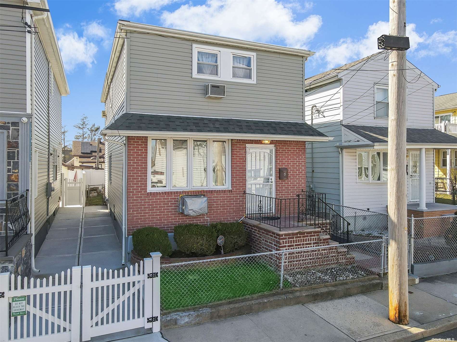 #1 photo, 98 Holland Avenue, 长岛 Elmont , NY 11003