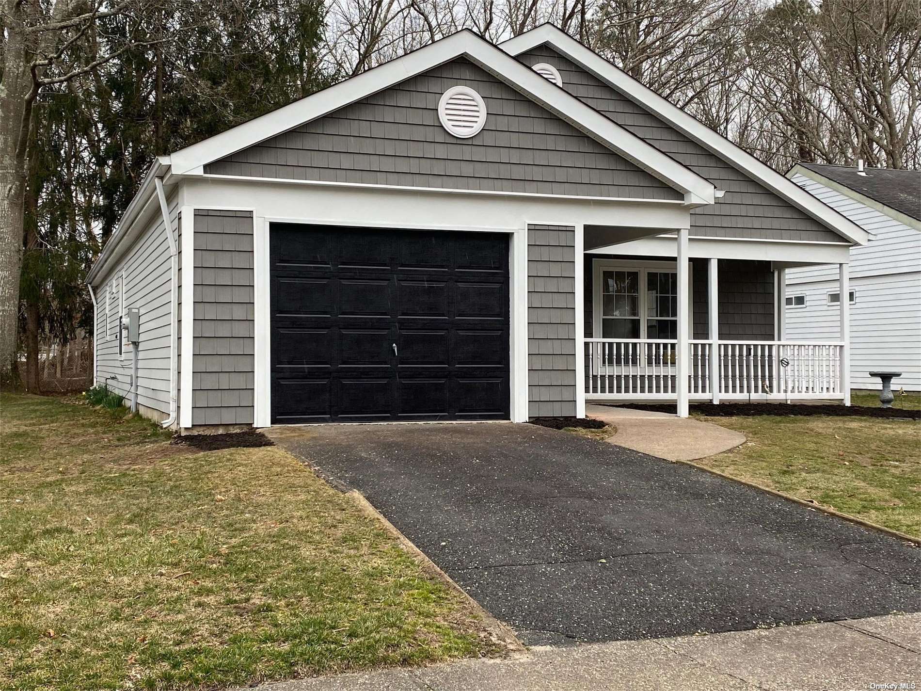 #1 photo, 215 Belfast Lane, 东长岛 Ridge , NY 11961