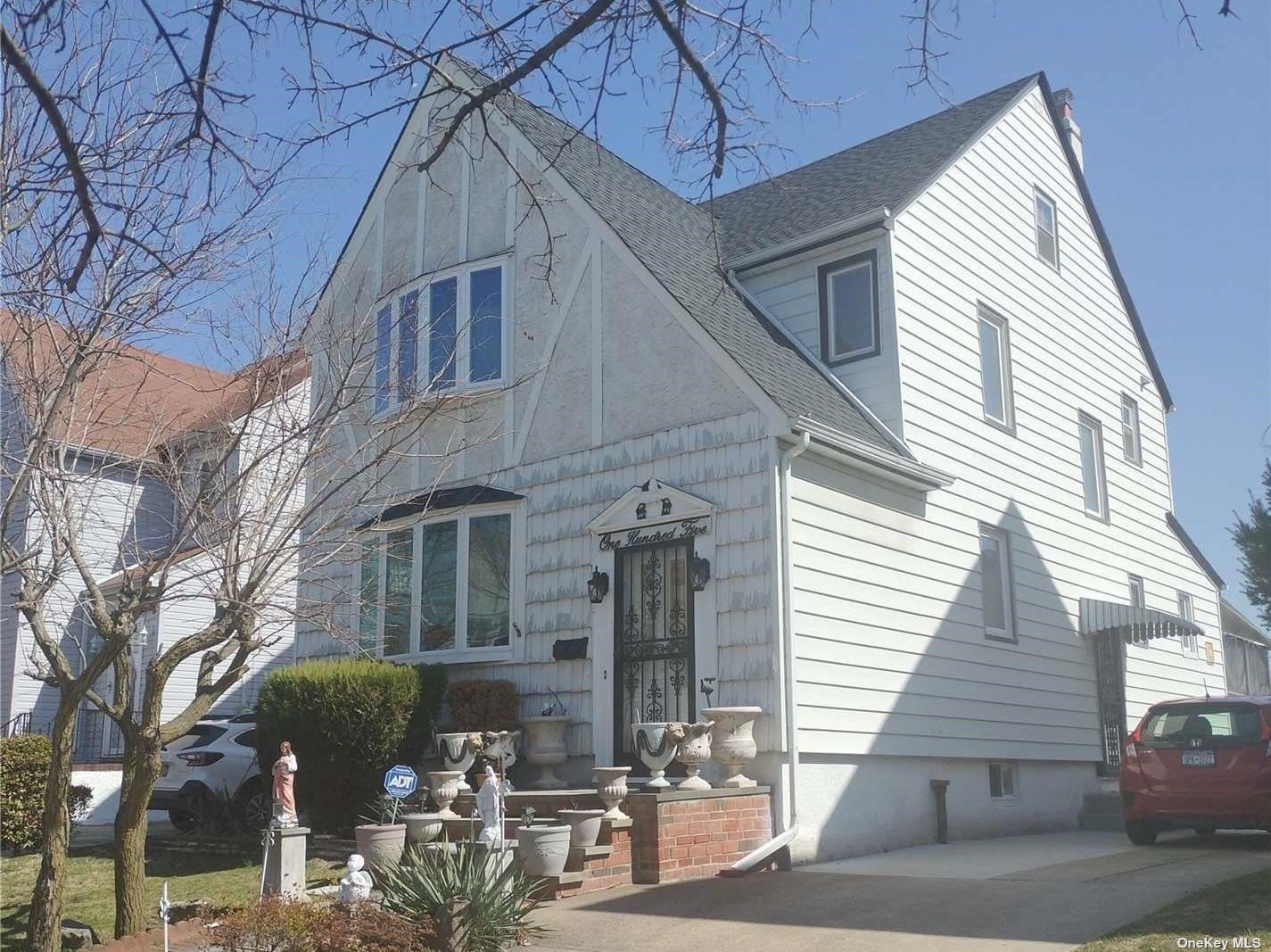 #1 photo, 105 Carstairs Road, 长岛 Valley Stream , NY 11581