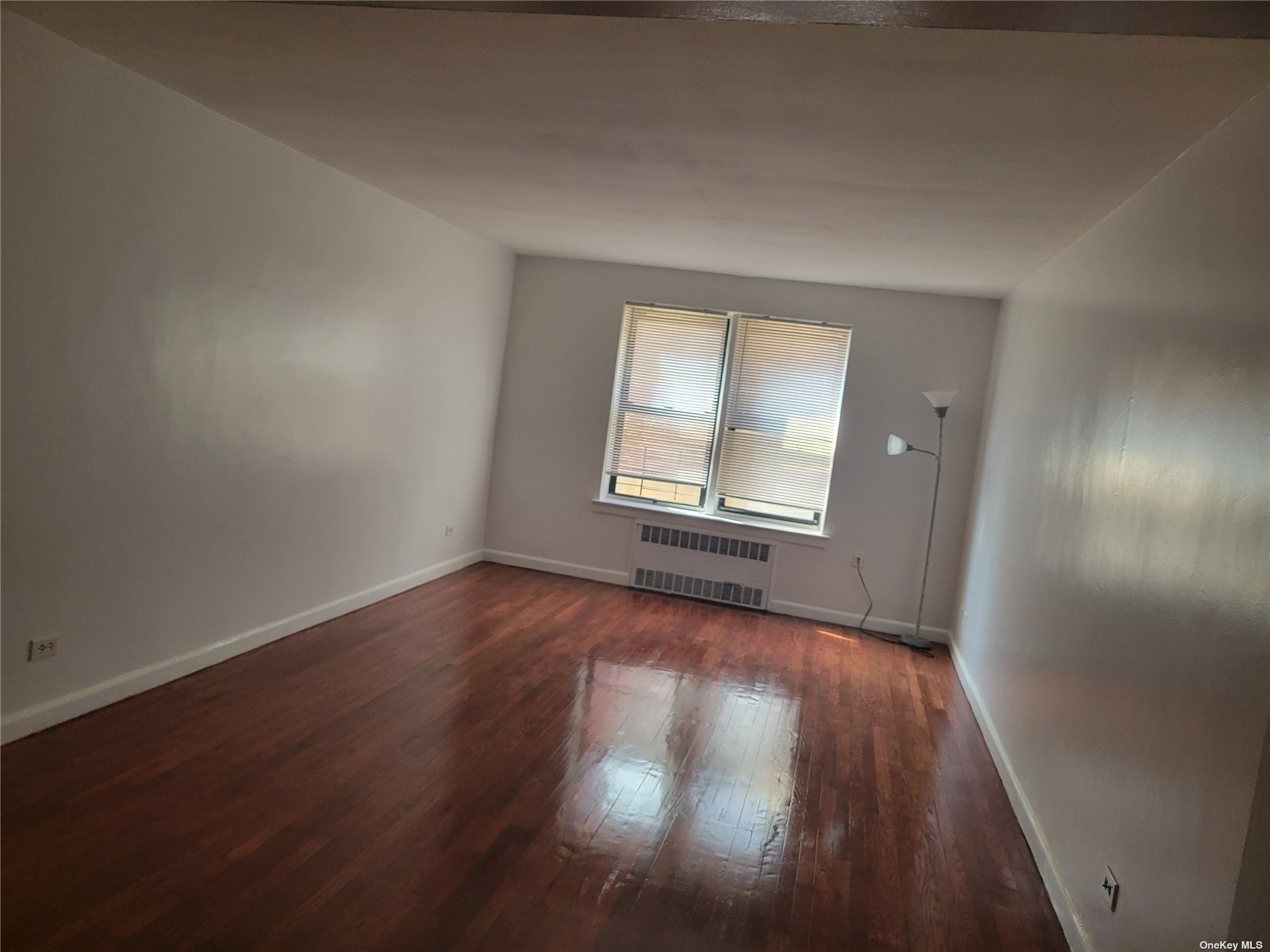 #1 photo, 37-56 87 Street, 皇后区 杰克逊高地 Jackson Heights , NY 11372