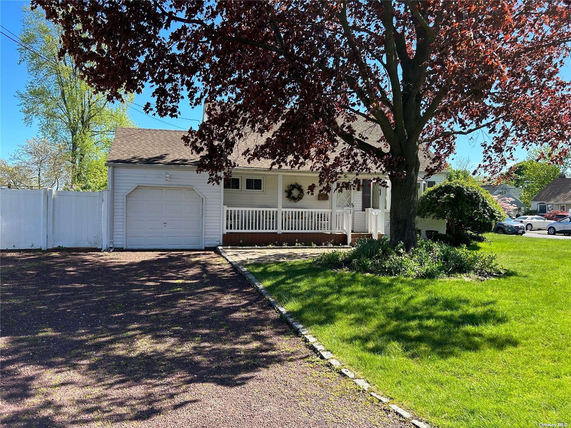 #1 photo, 156 Weeks Road, 东长岛 North Babylon , NY 11703